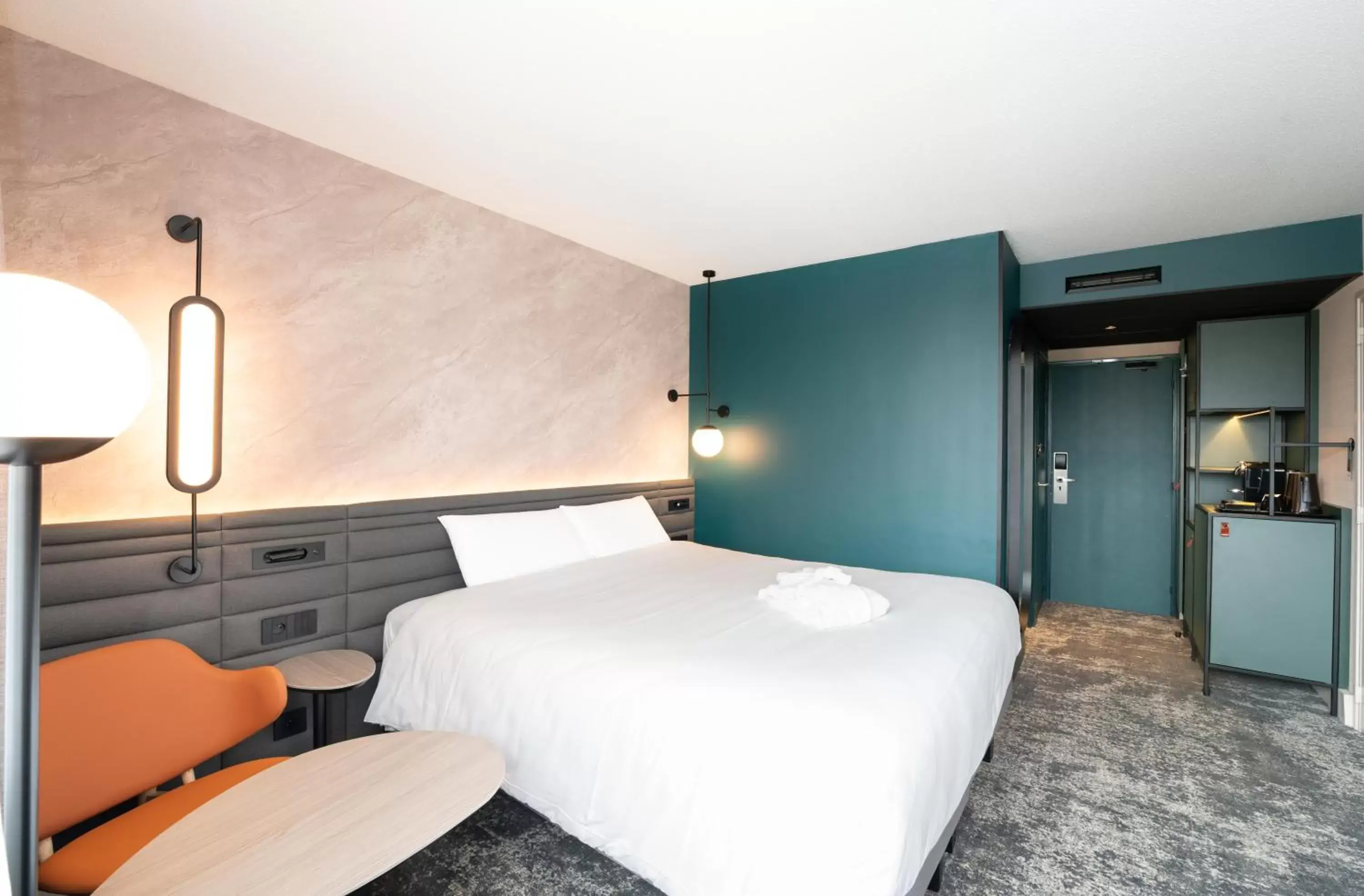 Bedroom, Bed in Hotel Mercure Angers Lac De Maine