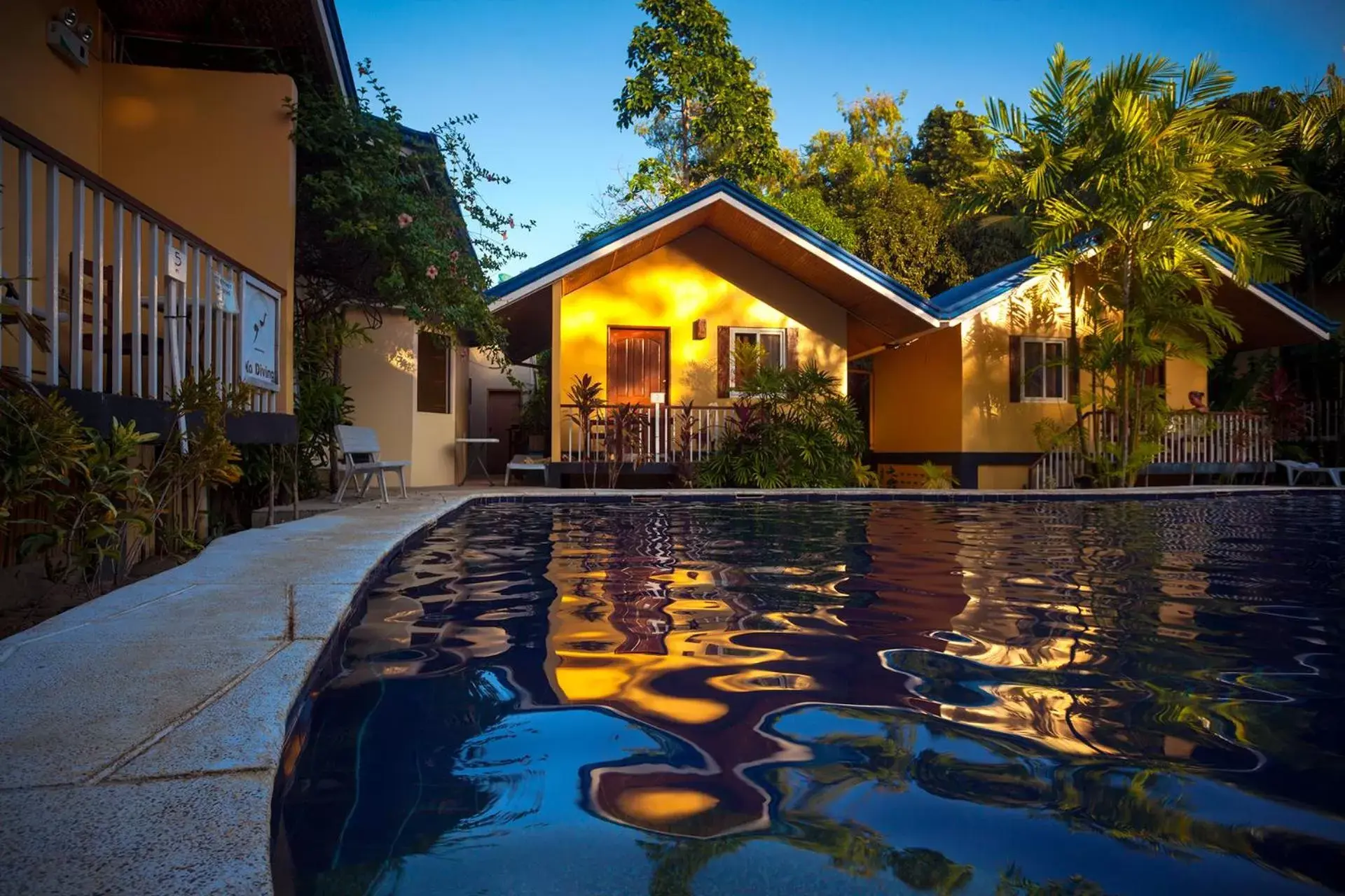 Property building, Swimming Pool in Blue Lagoon Inn & Suites