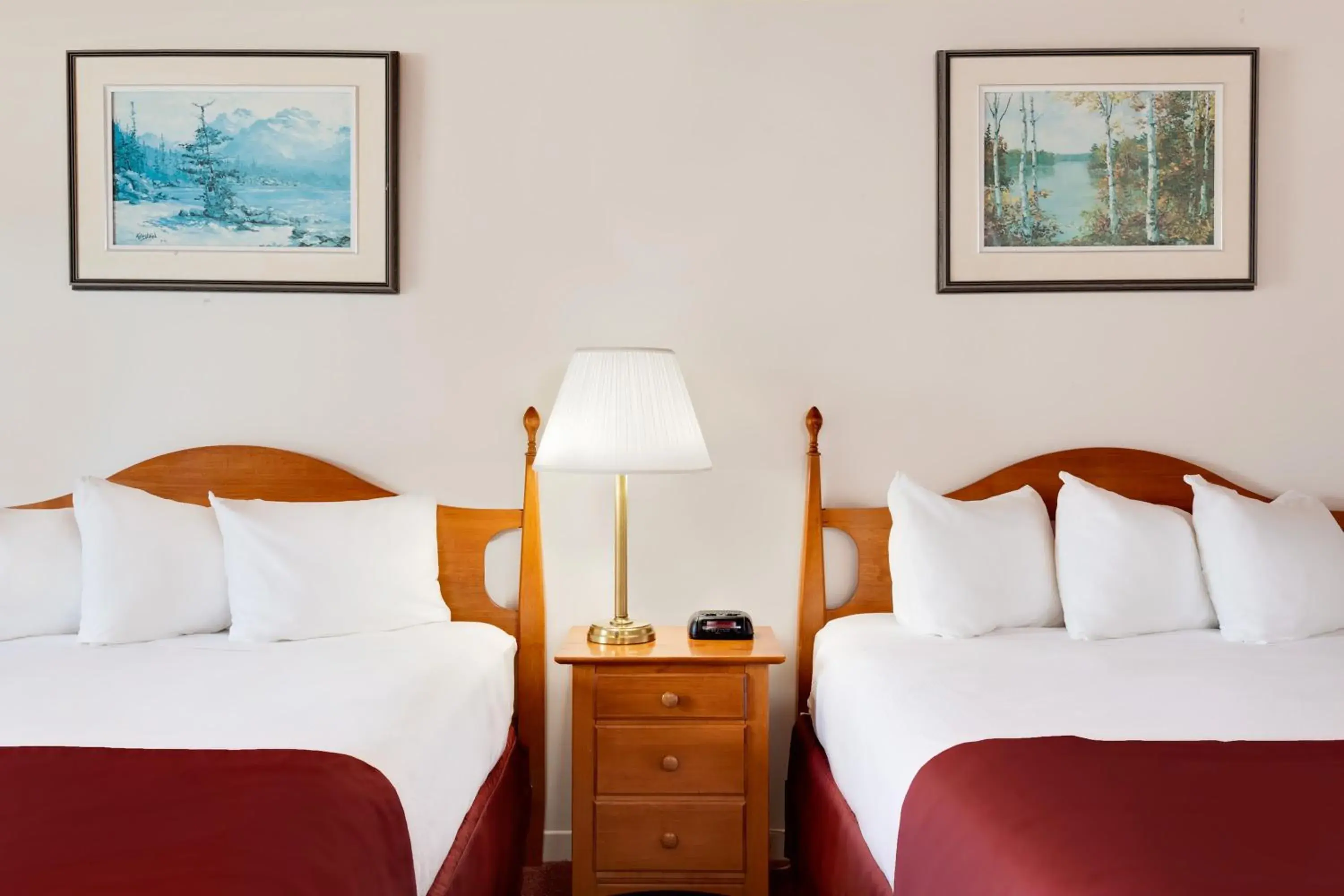 Photo of the whole room, Bed in Ramada by Wyndham Gananoque Provincial Inn