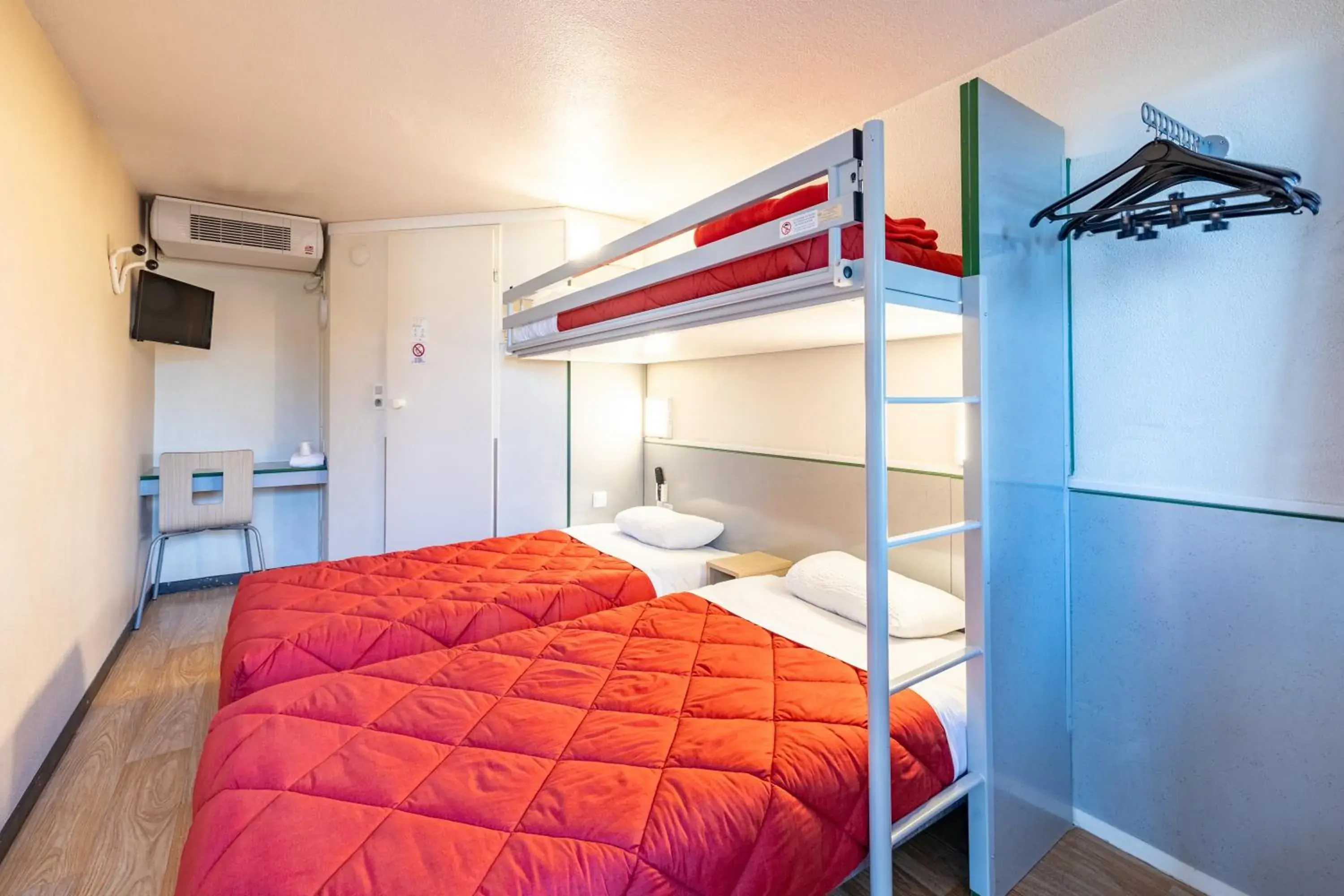 Bunk Bed in Premiere Classe Angers Beaucouzé