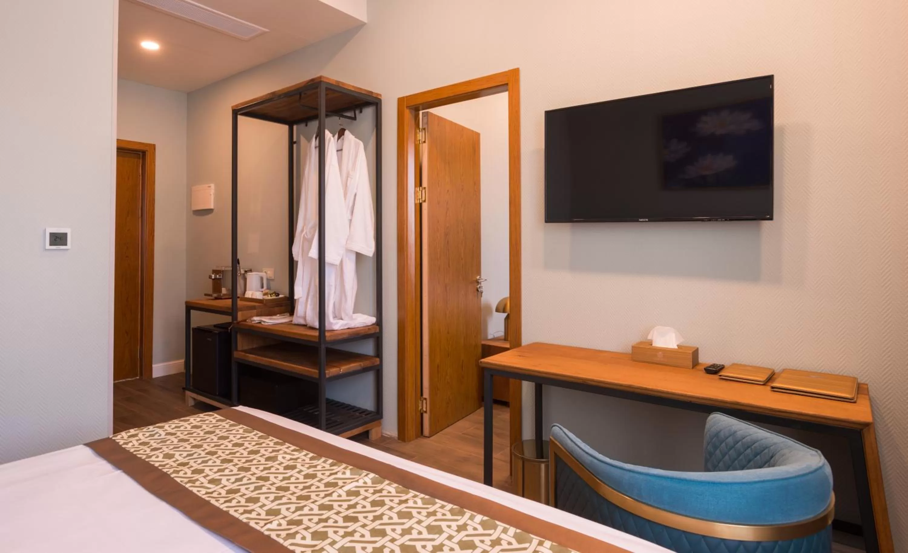 TV and multimedia, Bed in Grand Opera Hotel