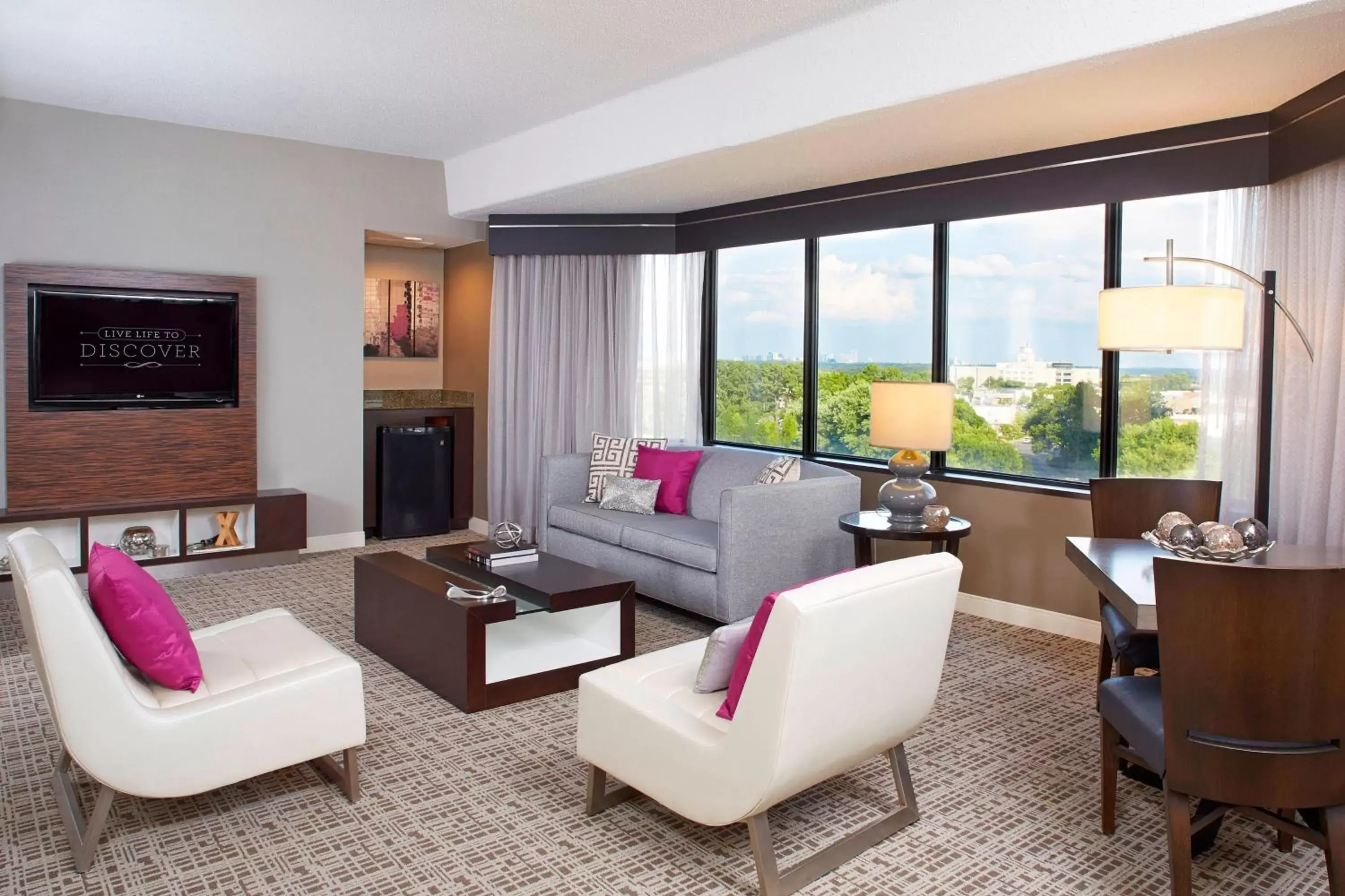 Living room, Seating Area in Renaissance Atlanta Waverly Hotel & Convention Center