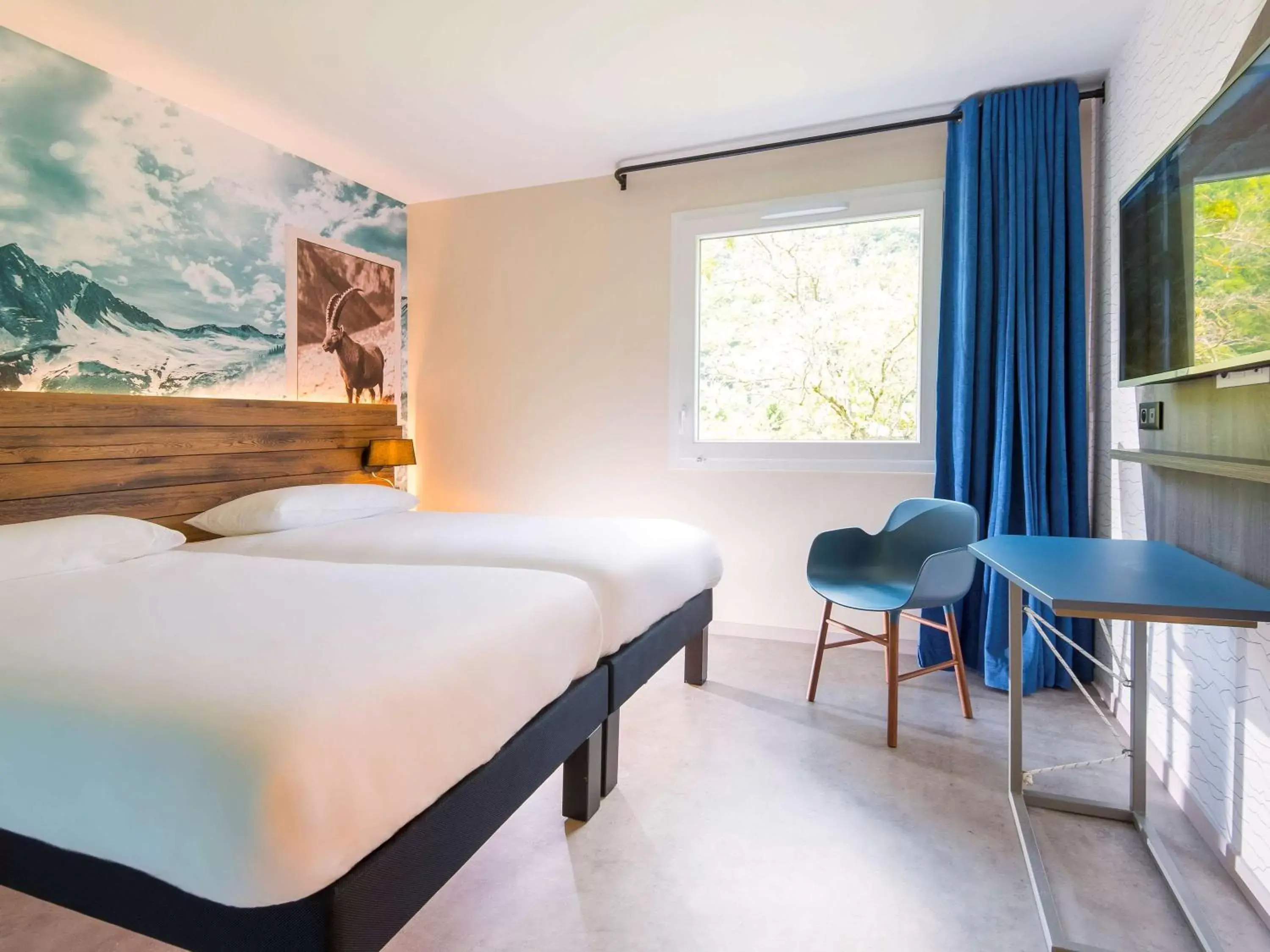 Photo of the whole room, Bed in Ibis Styles Sallanches Pays du Mont-Blanc