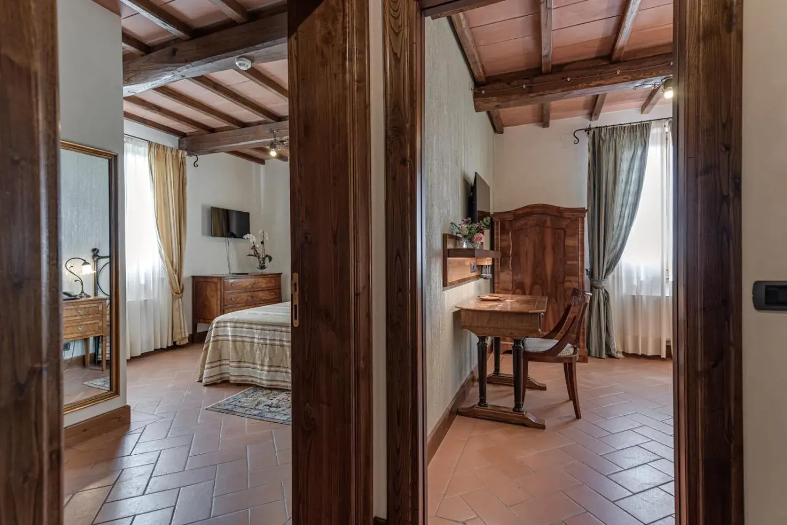 Bed, Seating Area in Locanda Poggioleone