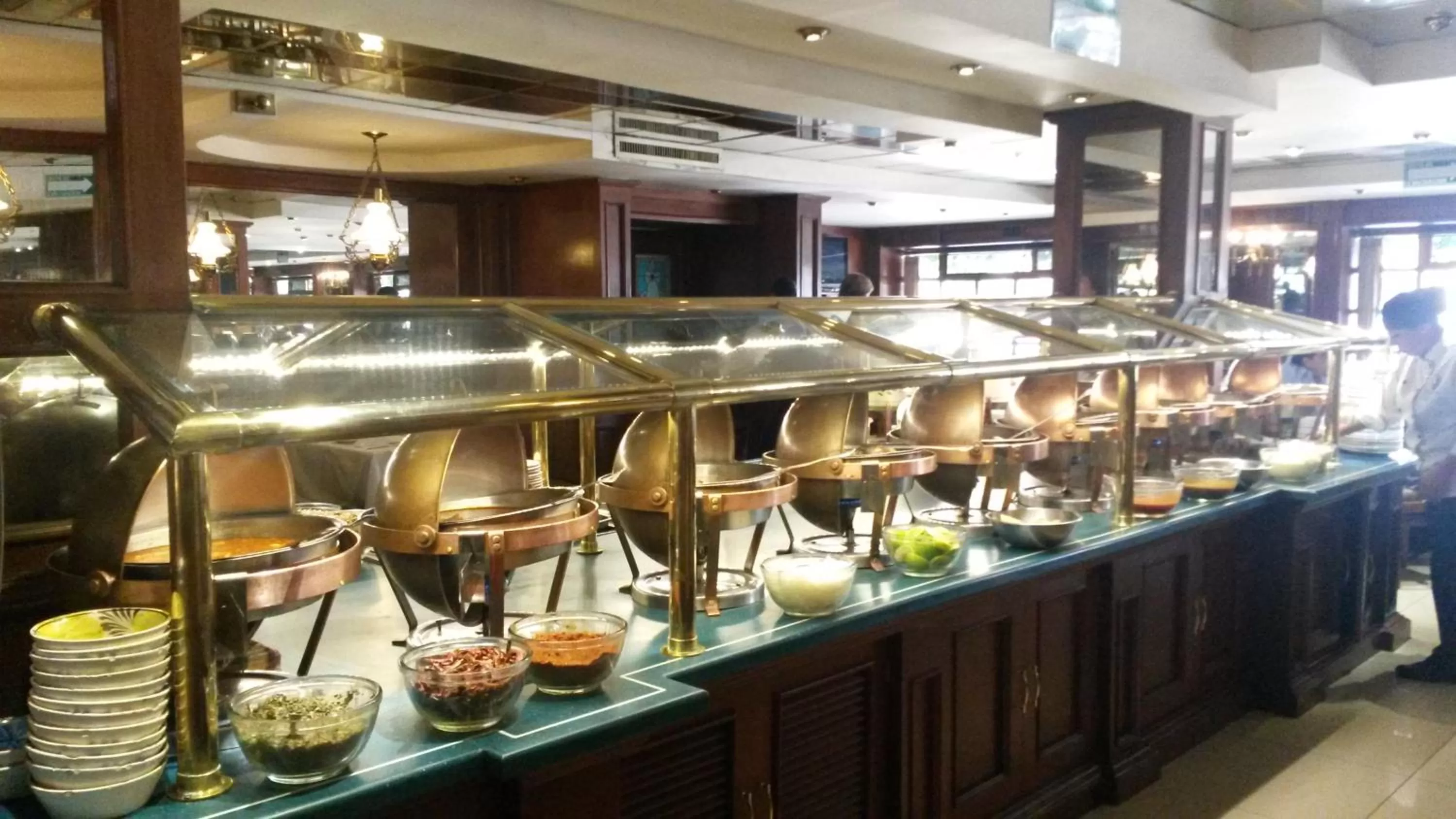 Restaurant/places to eat in Country Plaza