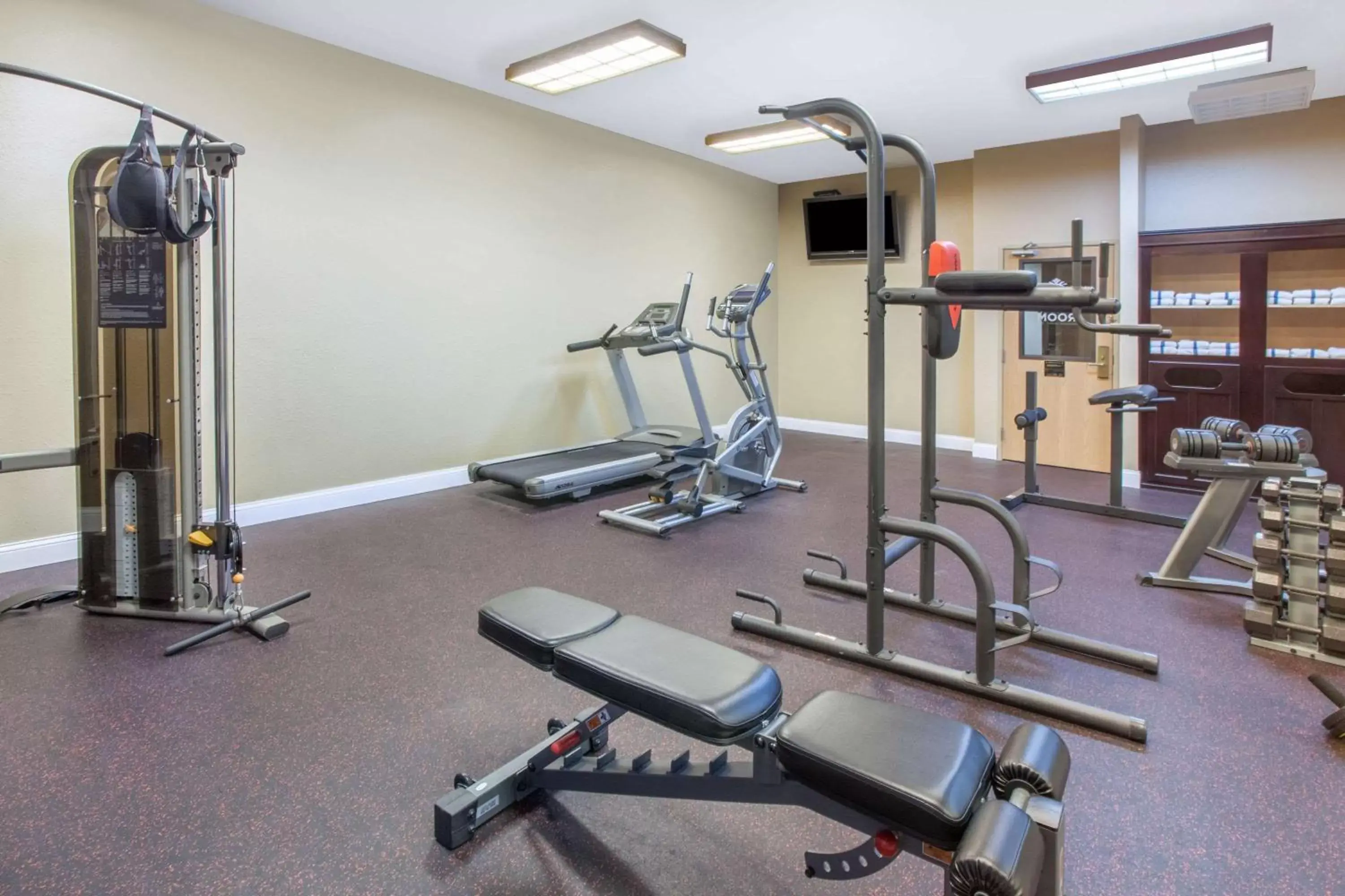 Fitness centre/facilities, Fitness Center/Facilities in Hawthorn Suites Bloomington