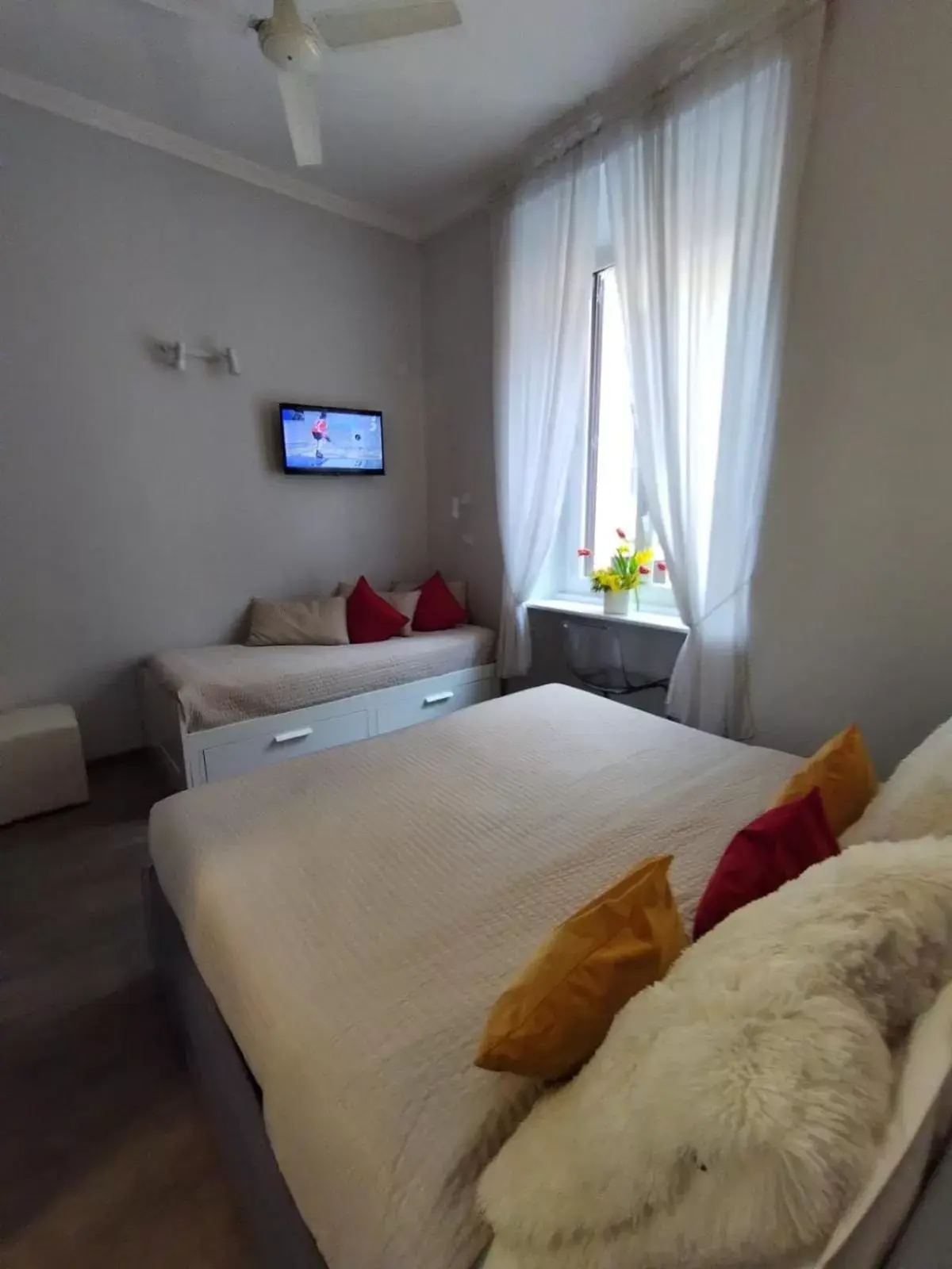 TV and multimedia, Bed in Hotel Castelfidardo