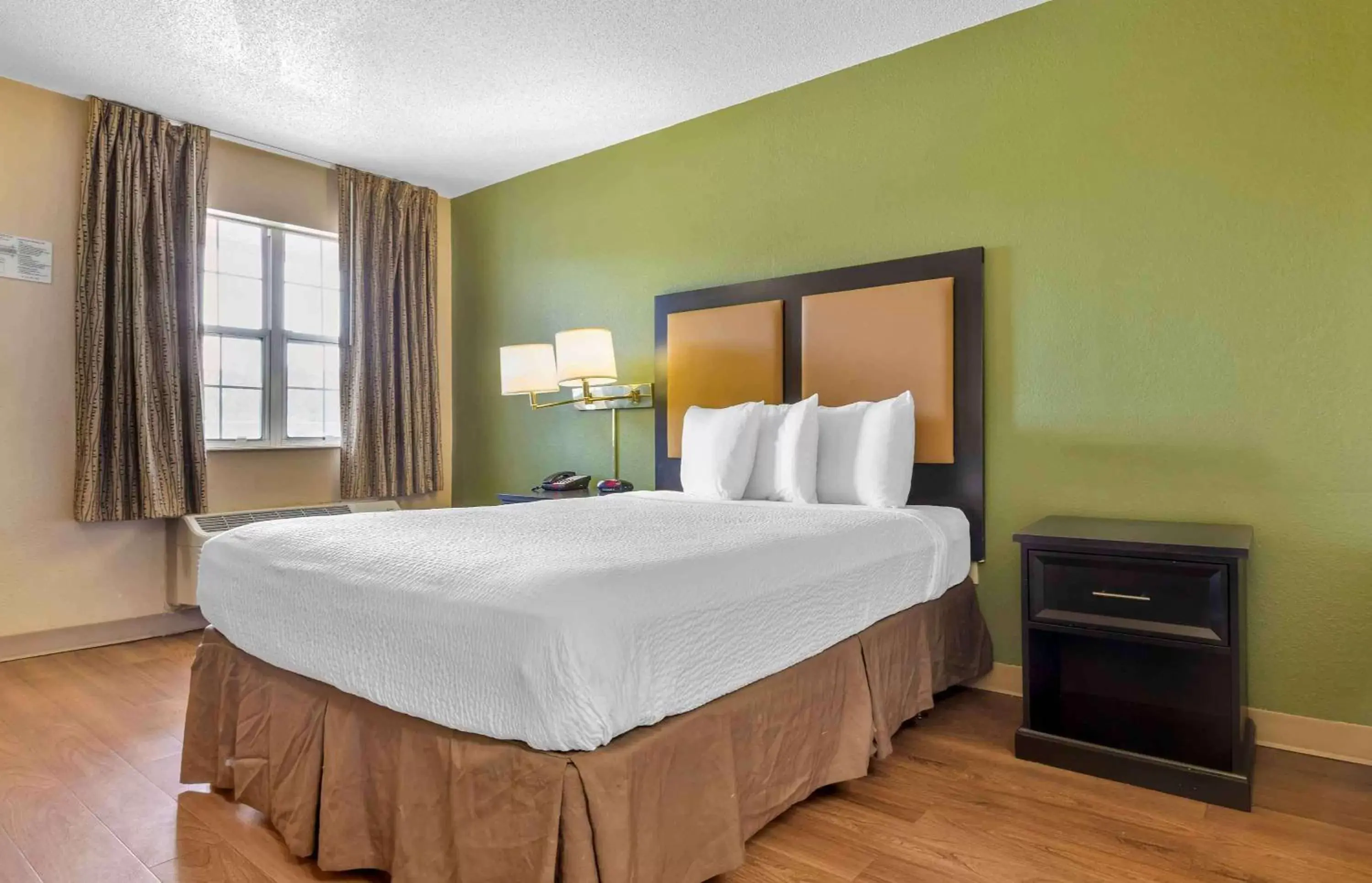 Bedroom, Bed in Extended Stay America Suites - Columbia - Ft Jackson