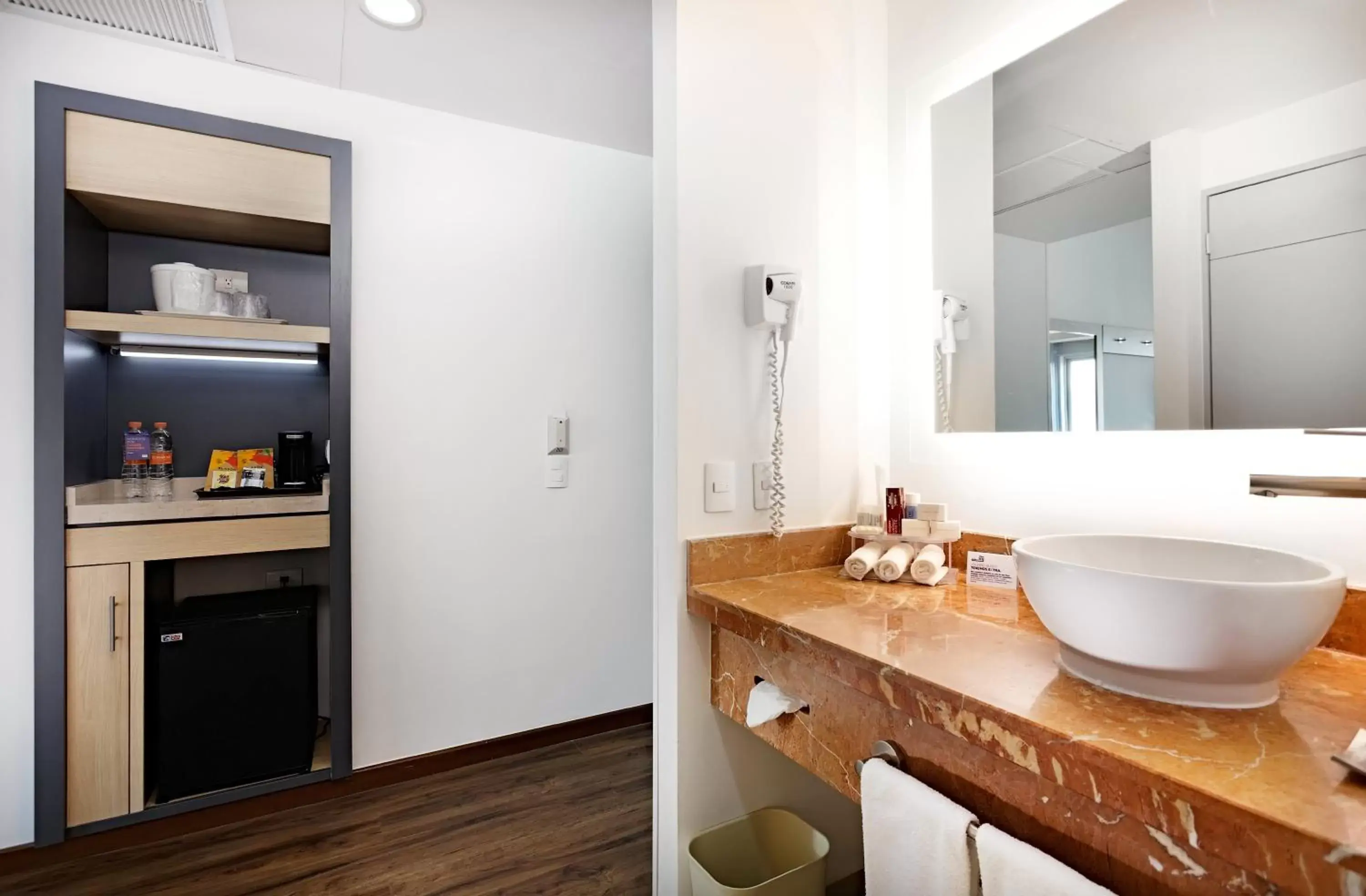 Bathroom in Holiday Inn Express Villahermosa, an IHG Hotel