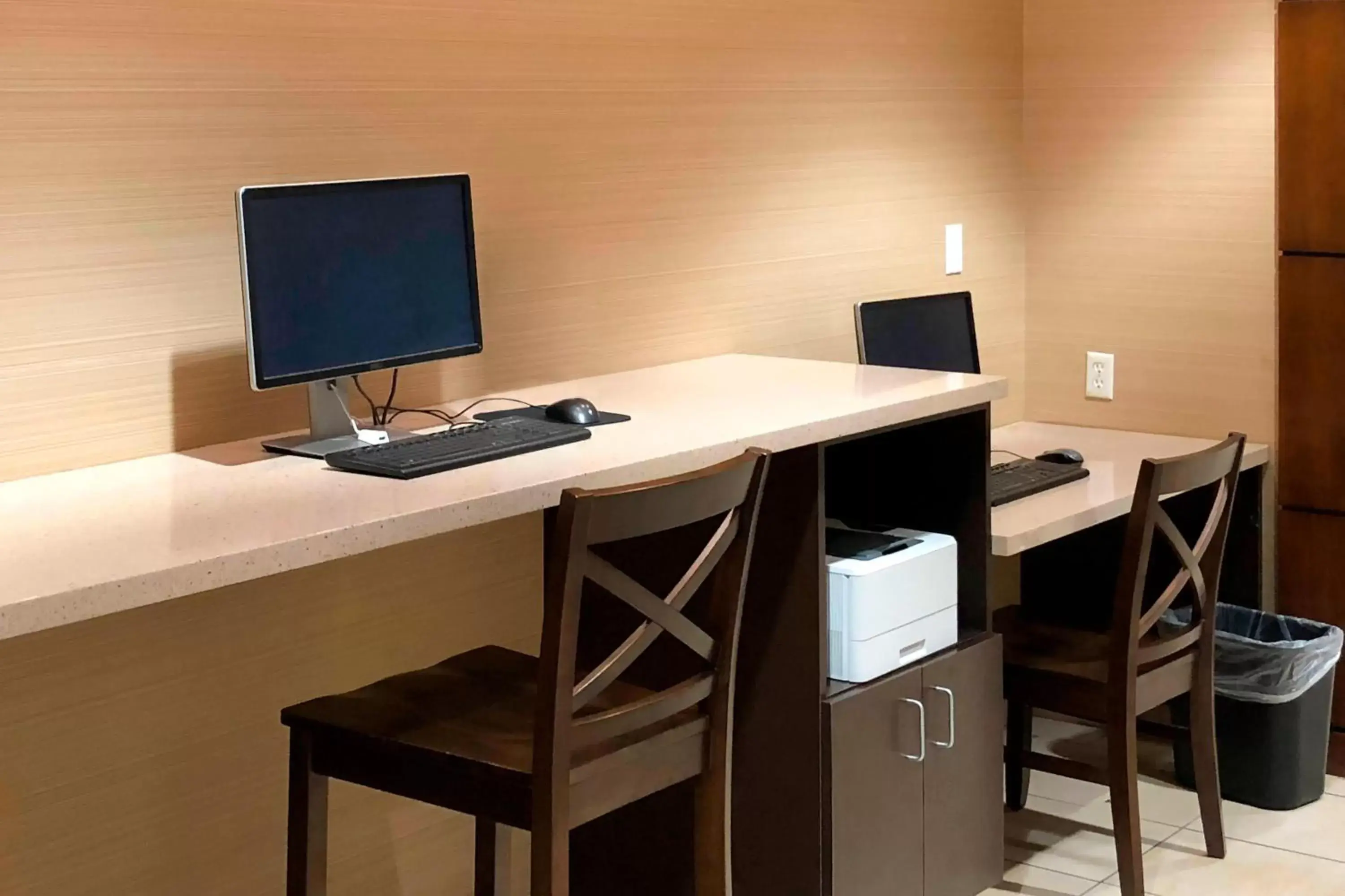 Business facilities, TV/Entertainment Center in Courtyard by Marriott Bloomington Mall of America