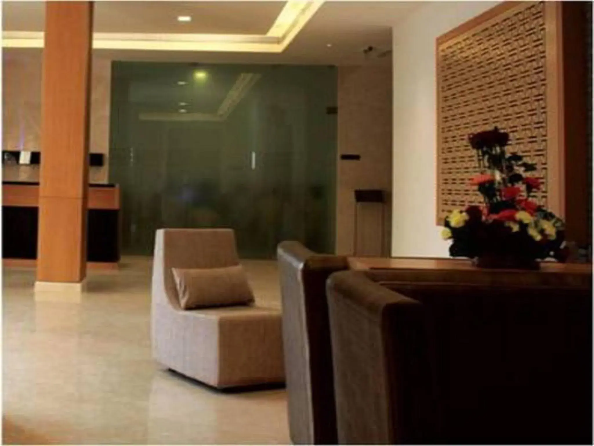 Decorative detail, Lobby/Reception in Keys Select by Lemon Tree Hotels, Katti-Ma, Chennai