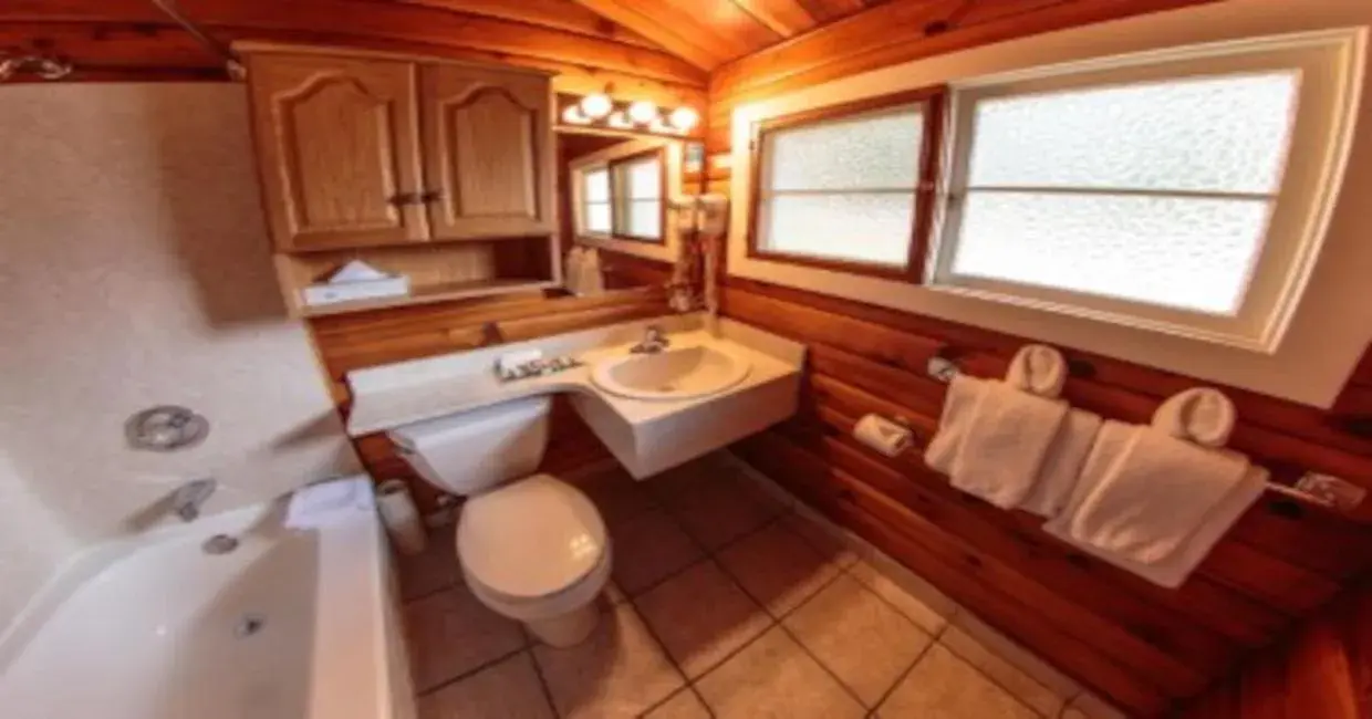 Bathroom in Jasper House Bungalows