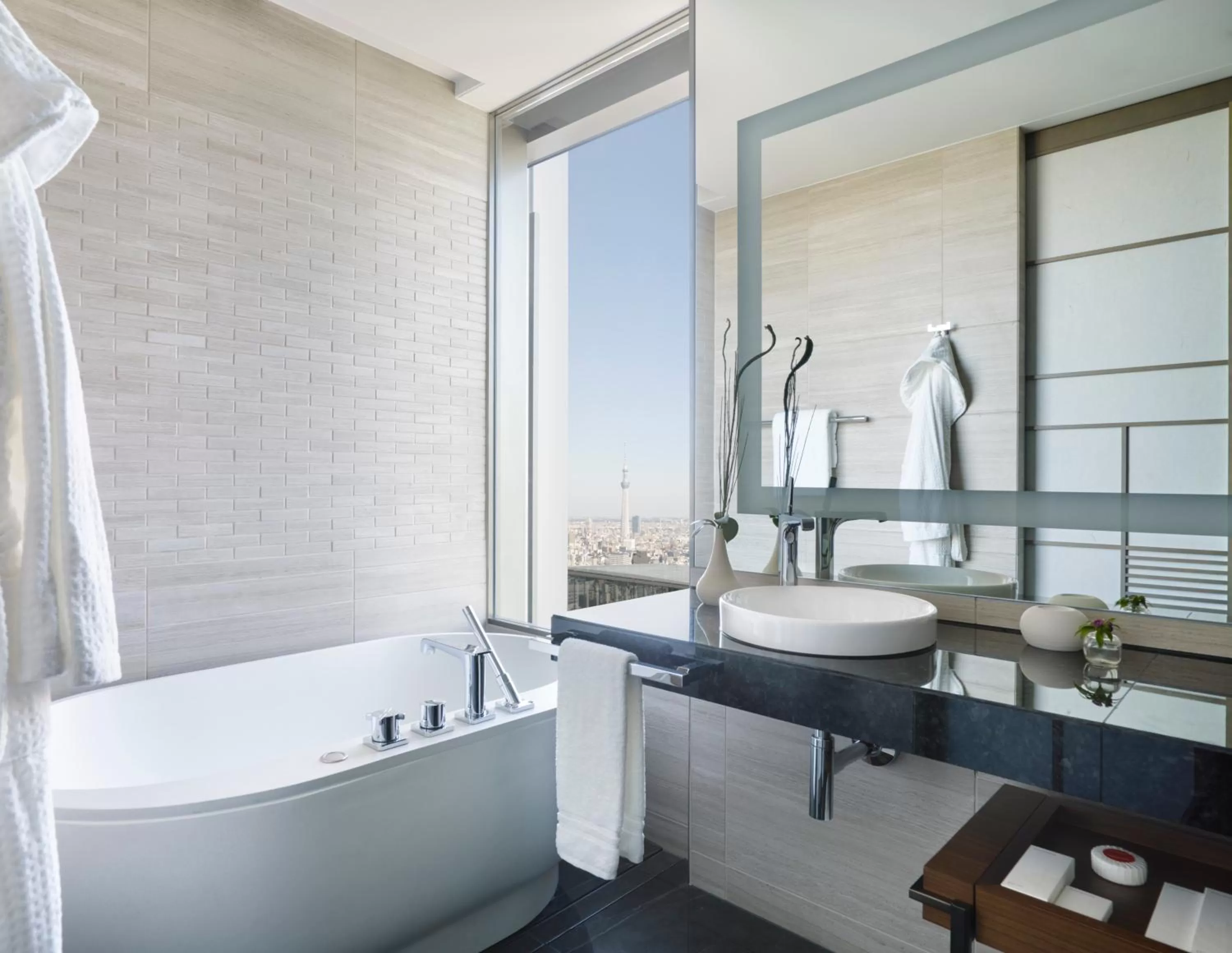 Bathroom in Four Seasons Hotel Tokyo at Otemachi