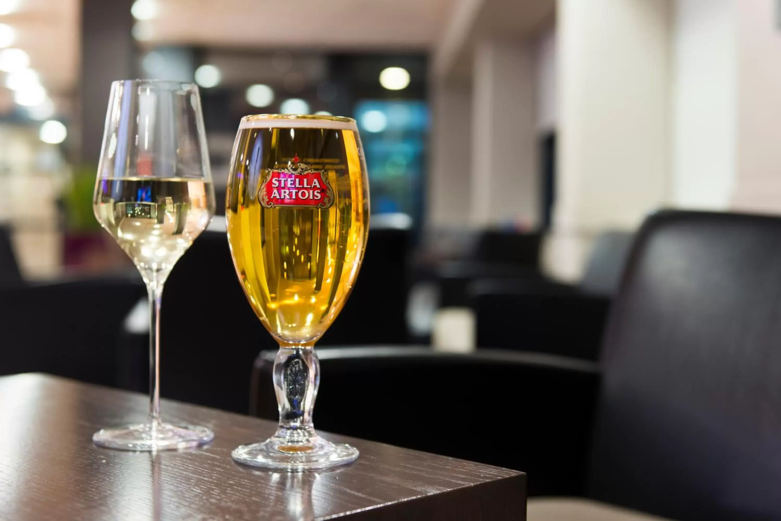 Lounge or bar in Holiday Inn Express Stoke-On-Trent, an IHG Hotel