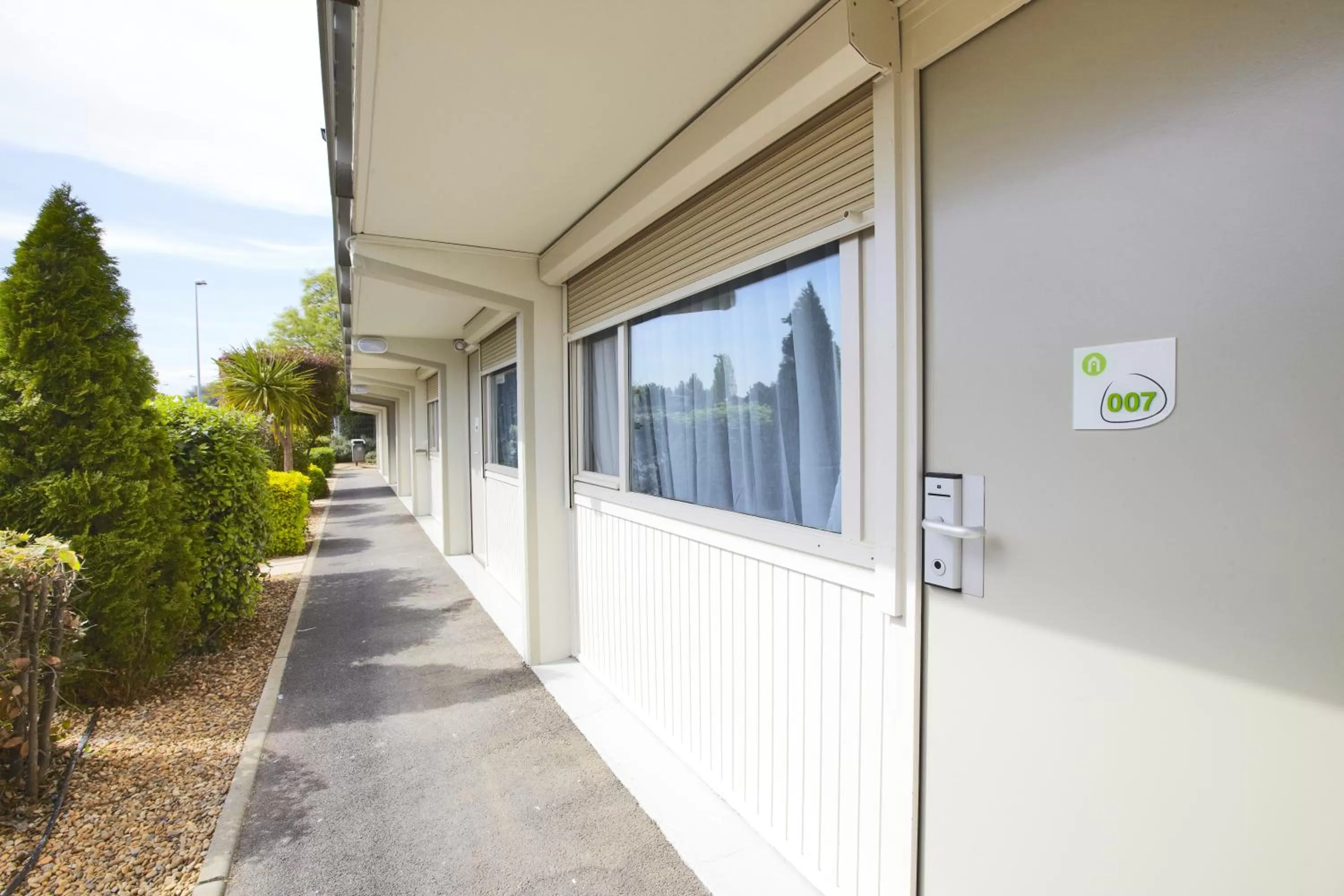 Facade/entrance, Balcony/Terrace in Campanile Béziers A9/A75