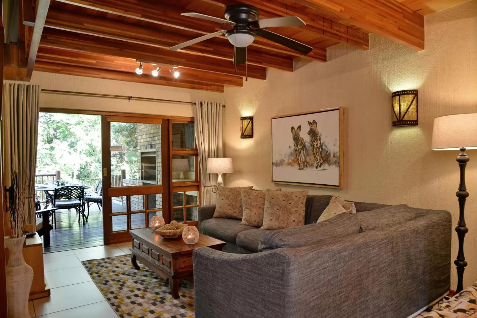 Living room, Seating Area in Cambalala - Luxury Units - in Kruger Park Lodge - Serviced Daily, Free Wi-Fi