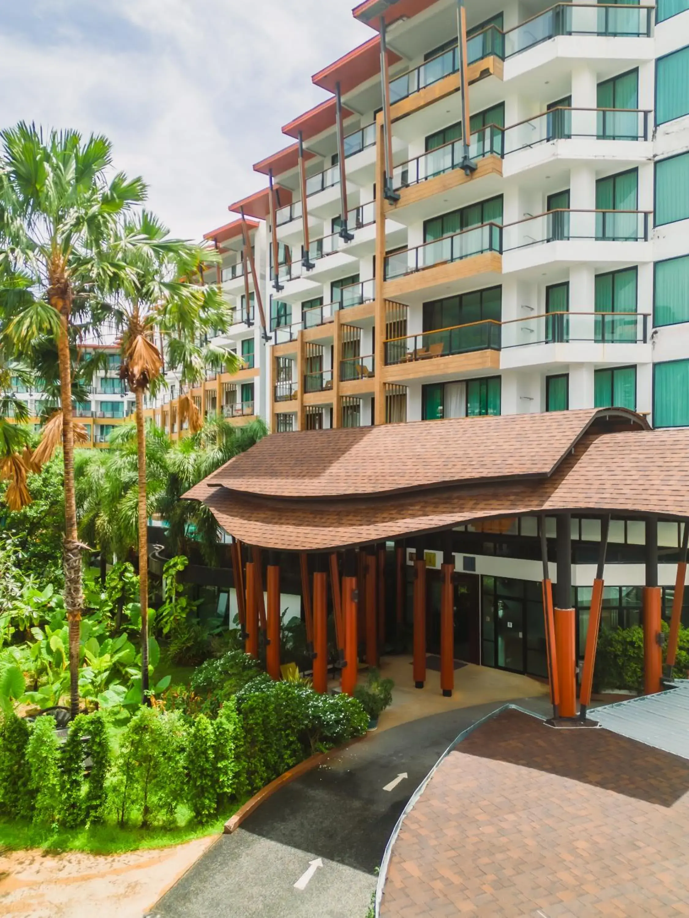 Property building in The Lunar Patong Property building in The Lunar Patong