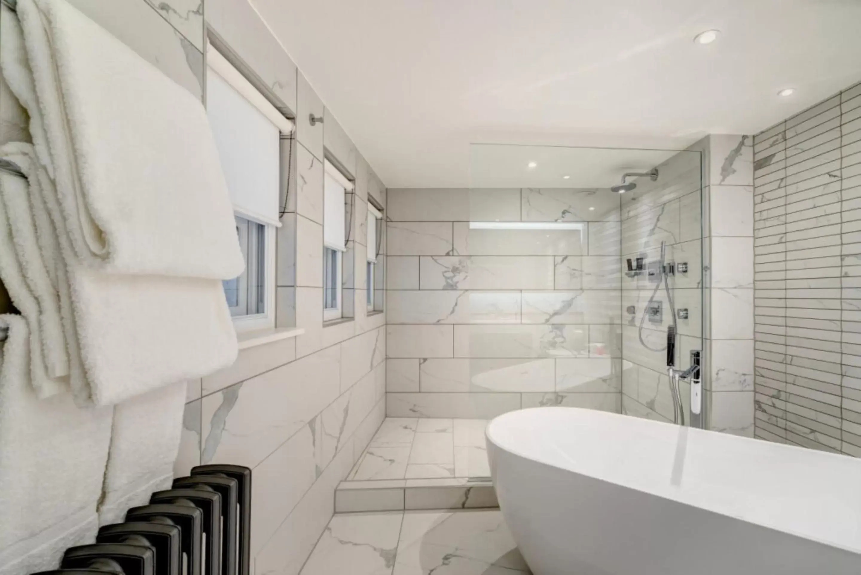 Shower, Bathroom in Apex Temple Court Hotel
