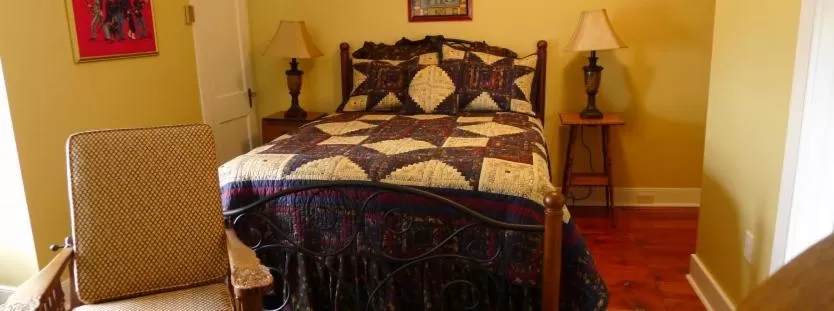 Bed in The Swope Manor Bed & Breakfast