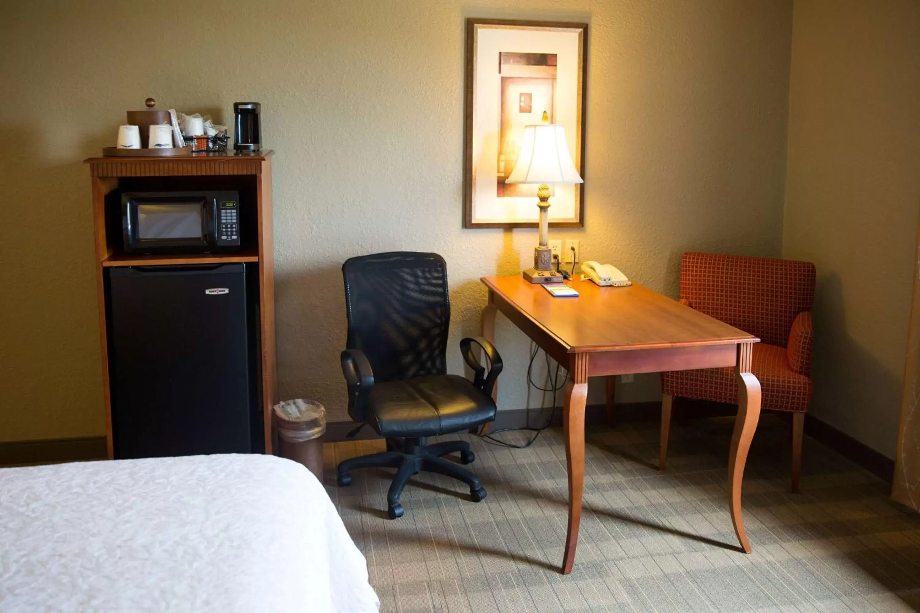 Bedroom, TV/Entertainment Center in Hampton Inn & Suites Grenada