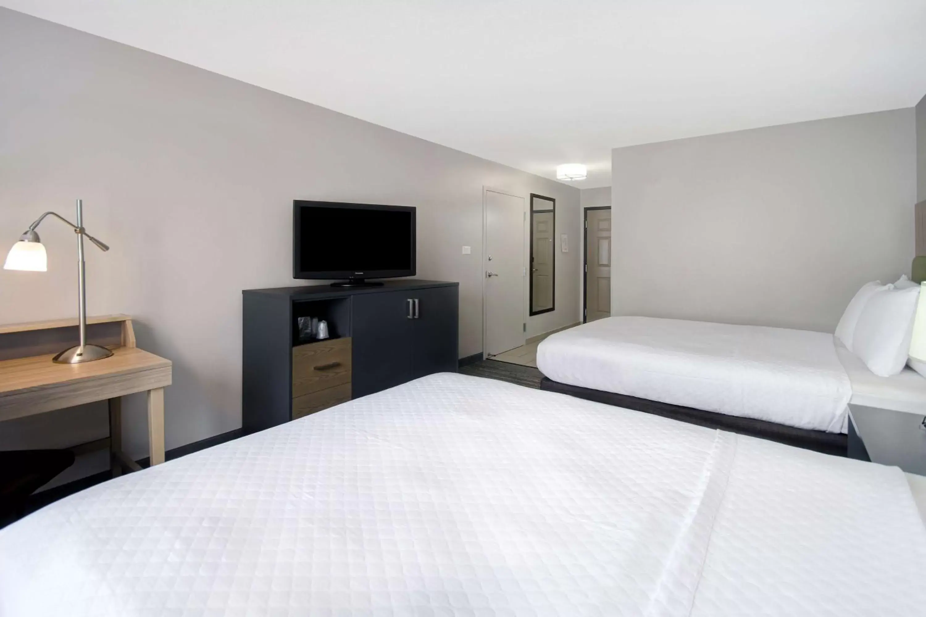 Bedroom, Bed in Country Inn & Suites by Radisson, Cincinnati Airport, KY