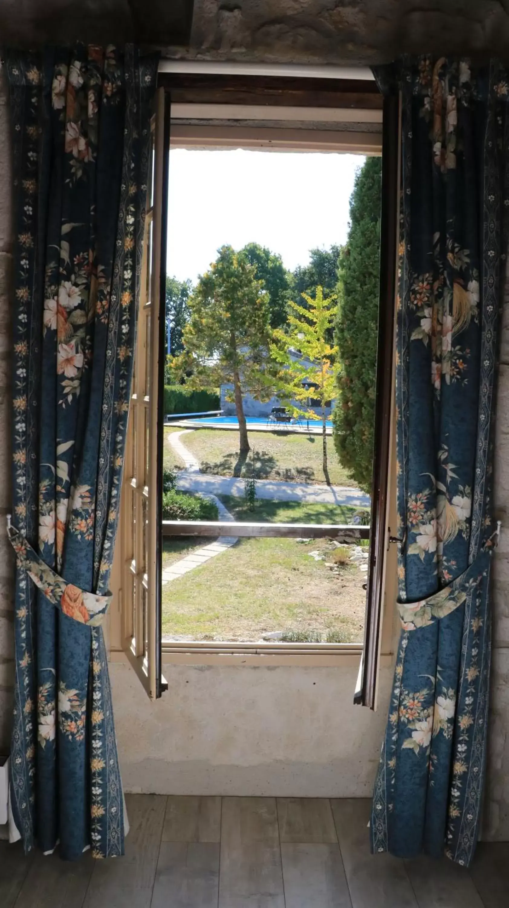 Garden view in Chambre d'hotes la Quercynoise