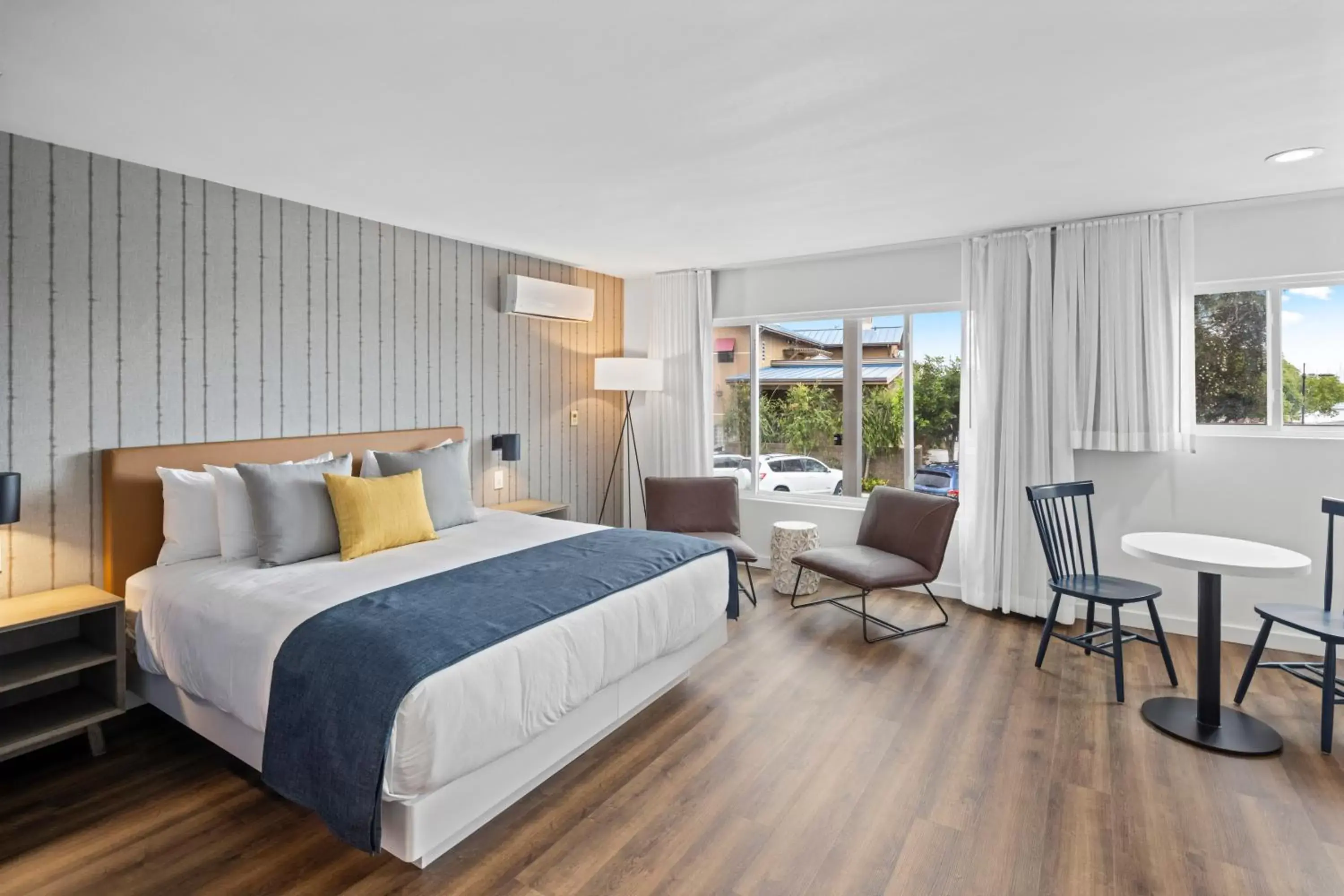 Bed in Sea Harbor Hotel - San Diego