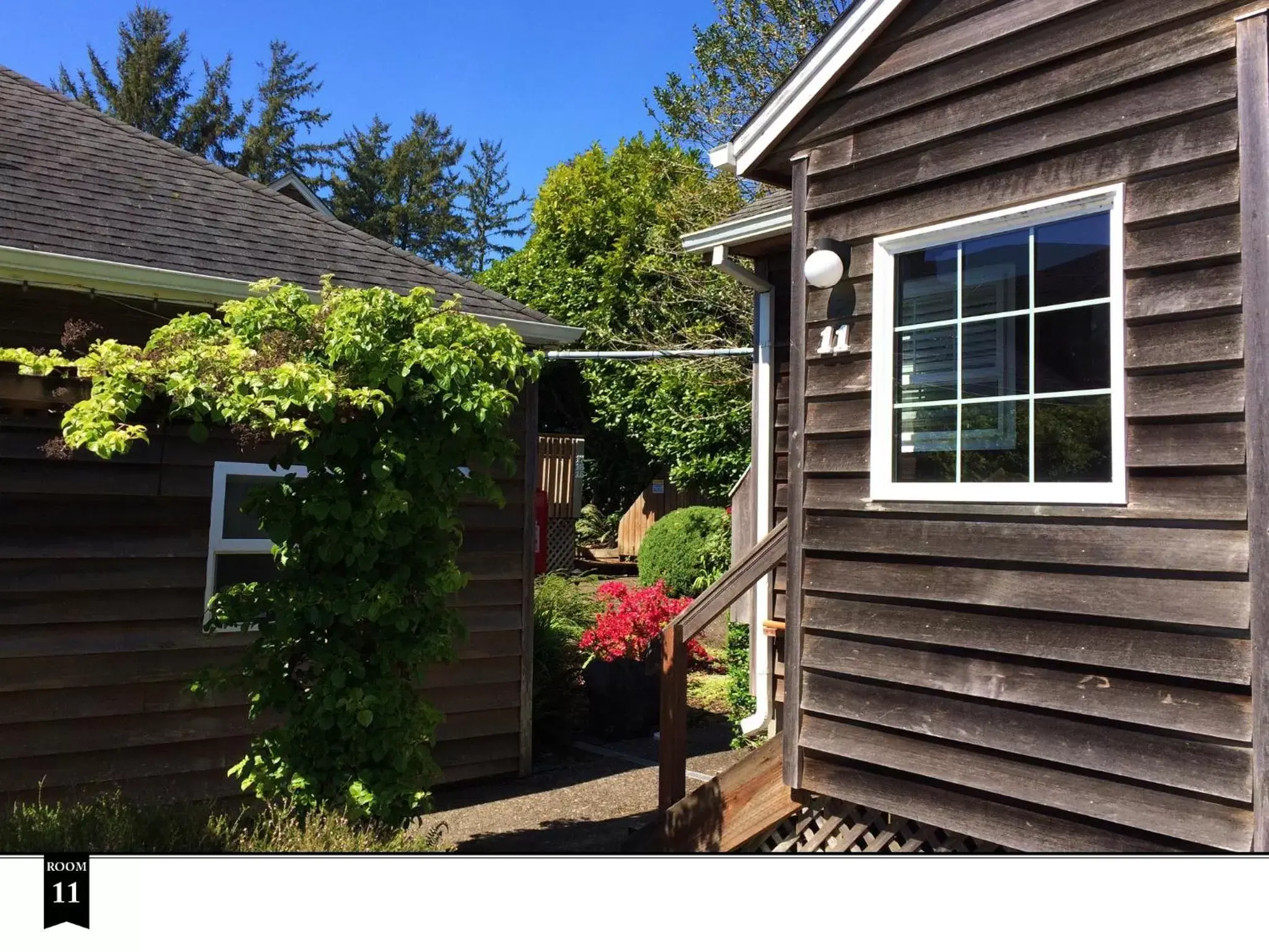 Facade/entrance in Ecola Creek Lodge