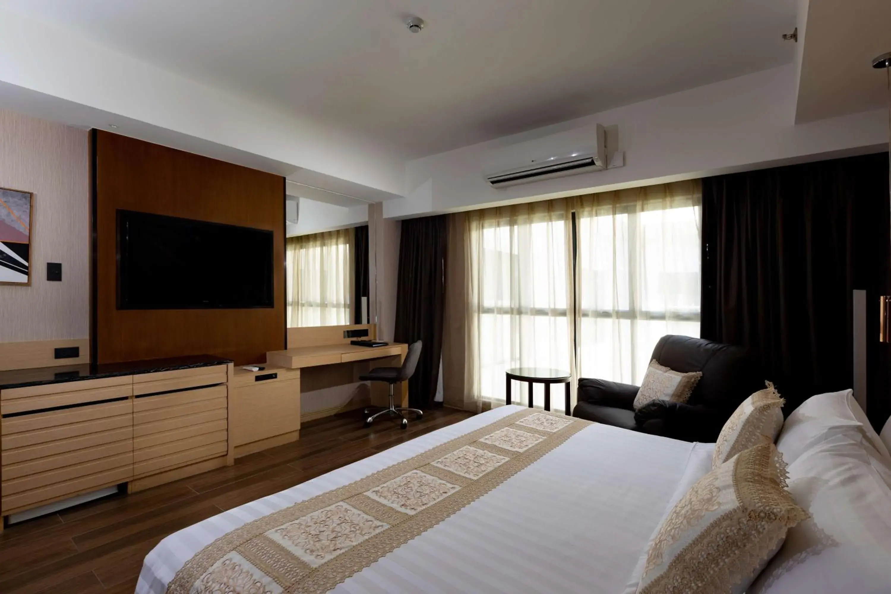 Bedroom, Bed in Best Western Plus Metro Clark Bedroom, Bed in Best Western Plus Metro Clark