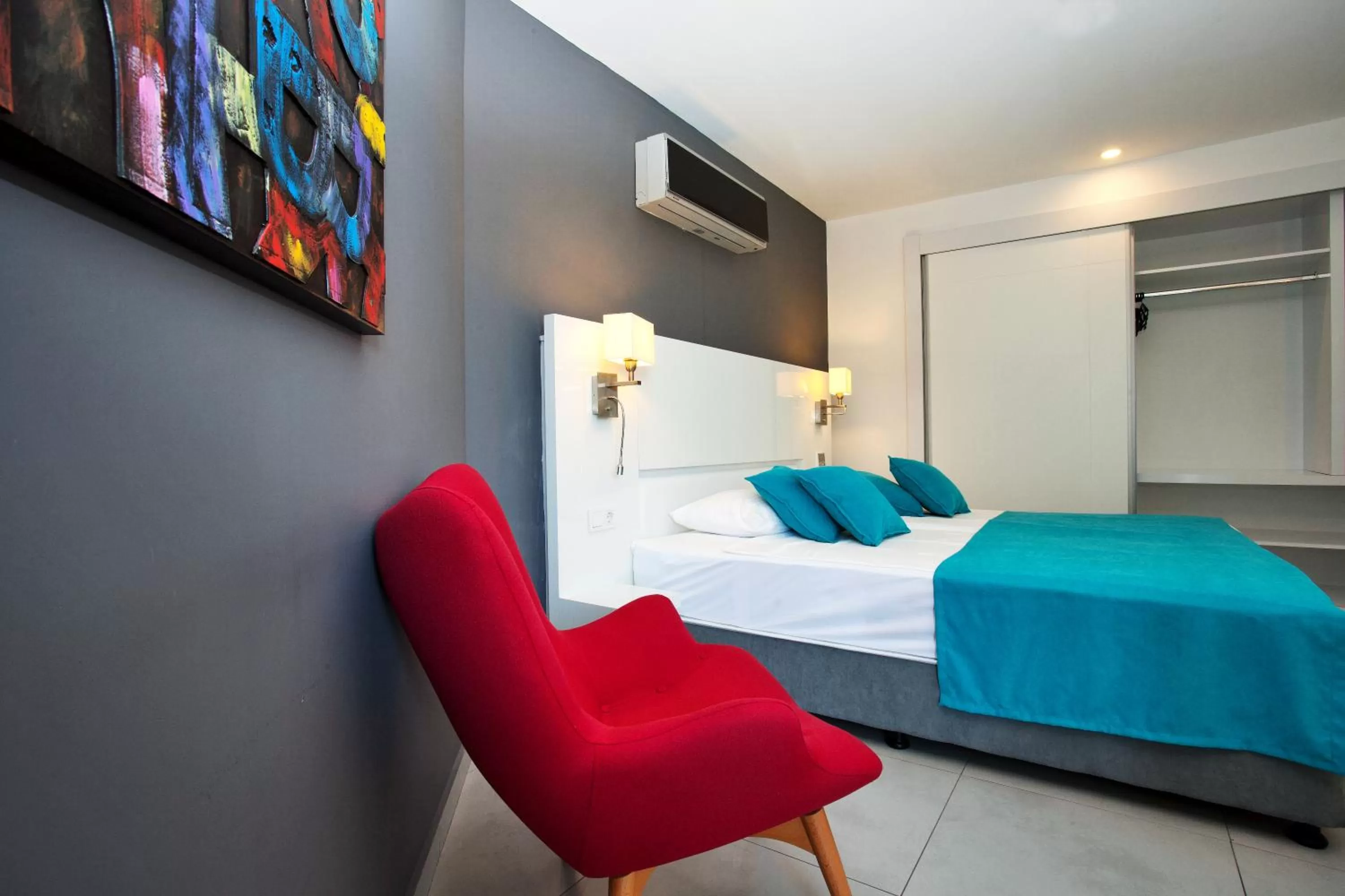 Photo of the whole room, Bed in Green Garden Suites Hotel