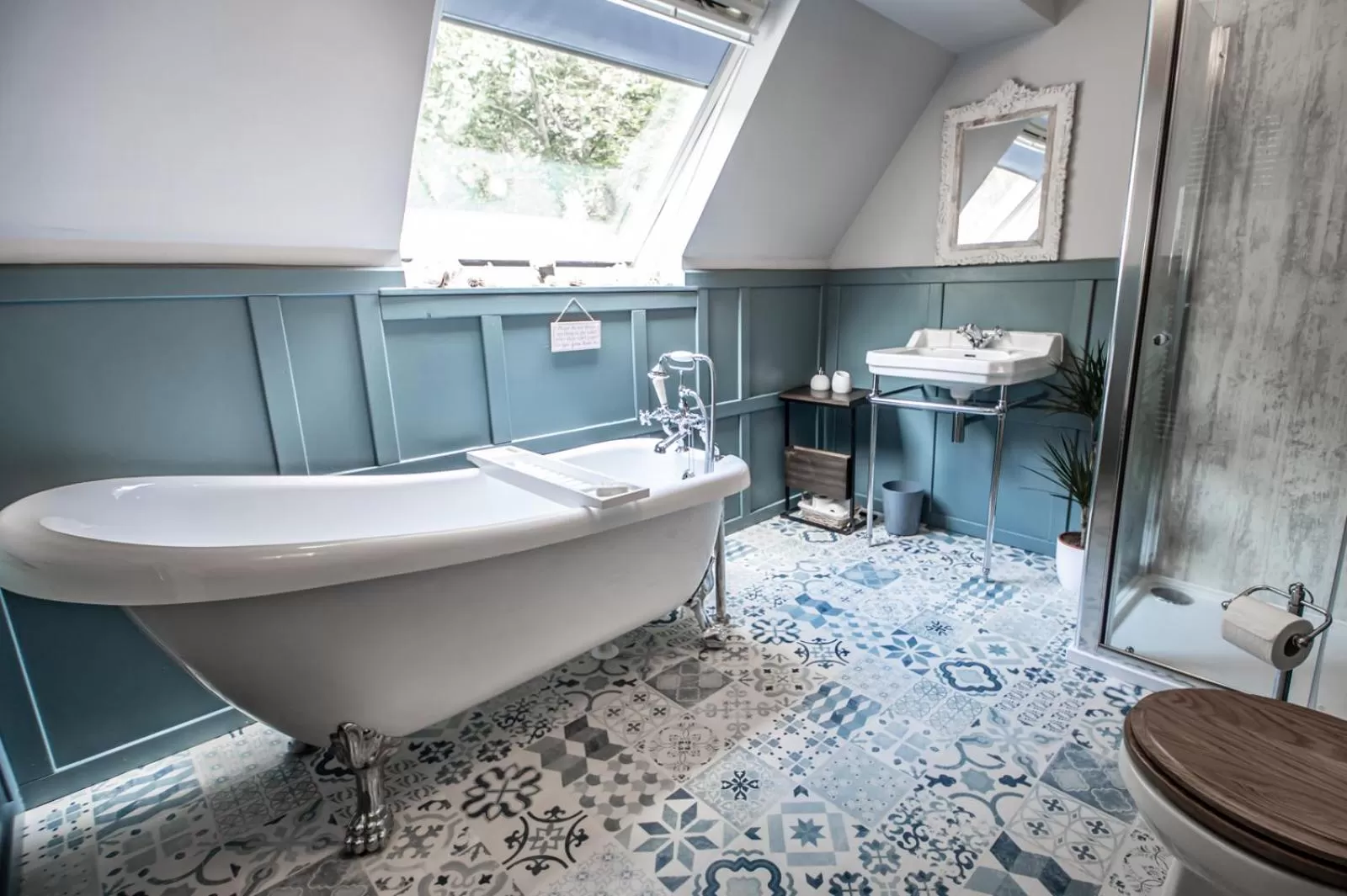 Bathroom in White Rose Tower