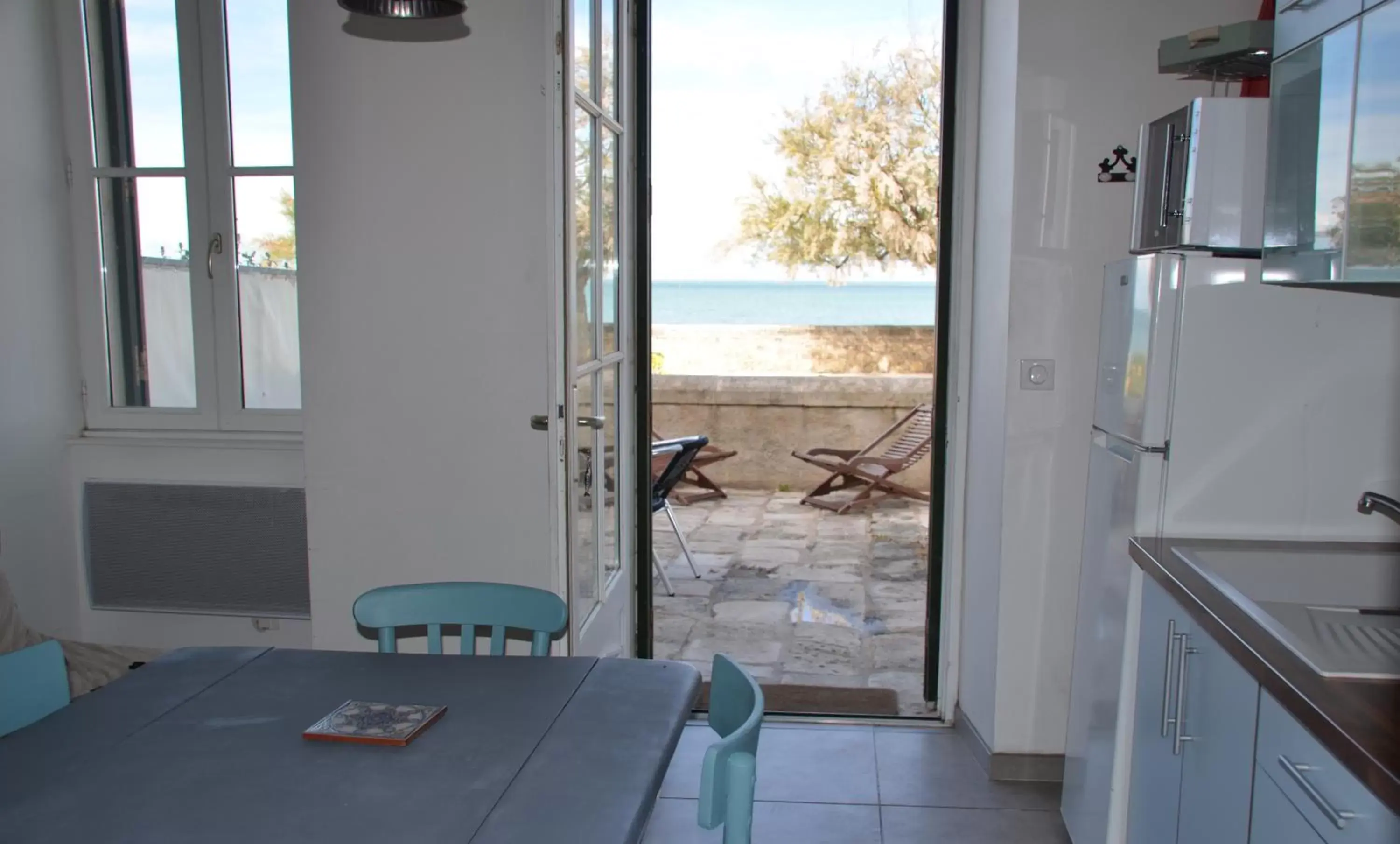 Sea view in Le Mole (Appartements et Chambres)