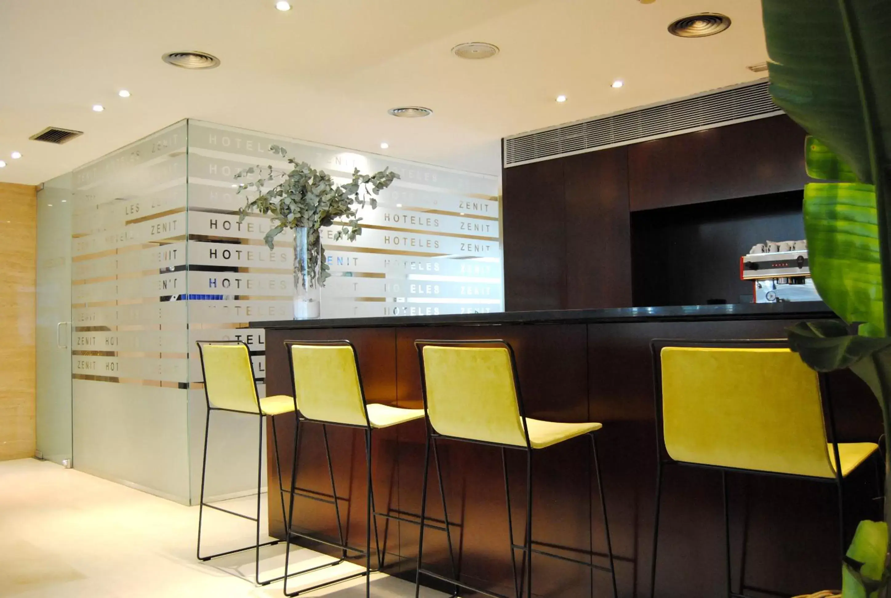 Lounge or bar, Lobby/Reception in Zenit Coruña