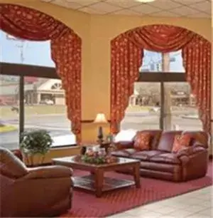 Lobby or reception, Seating Area in Days Inn by Wyndham Apple Valley Pigeon Forge/Sevierville