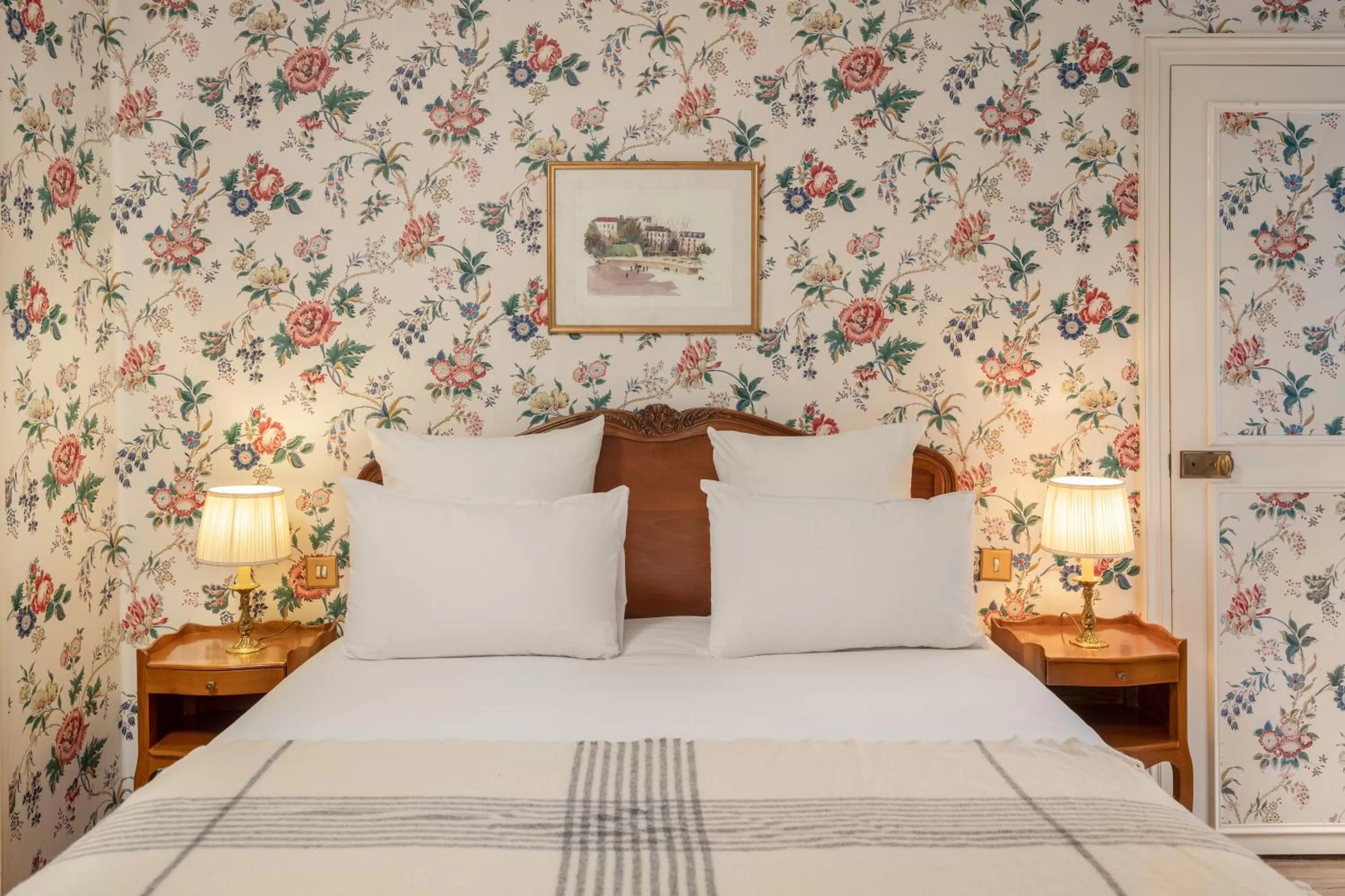 Bed in Hotel des Grandes Ecoles