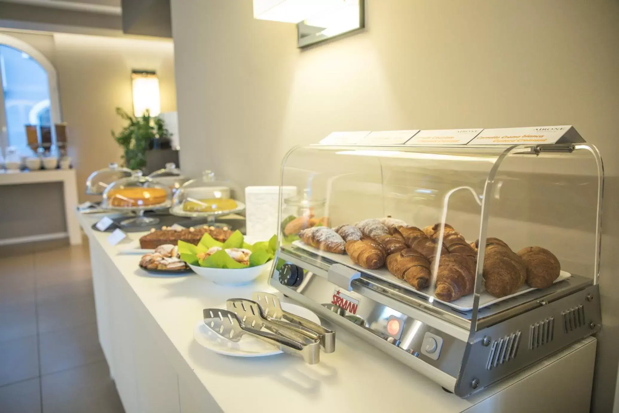 Continental breakfast in Airone City Hotel
