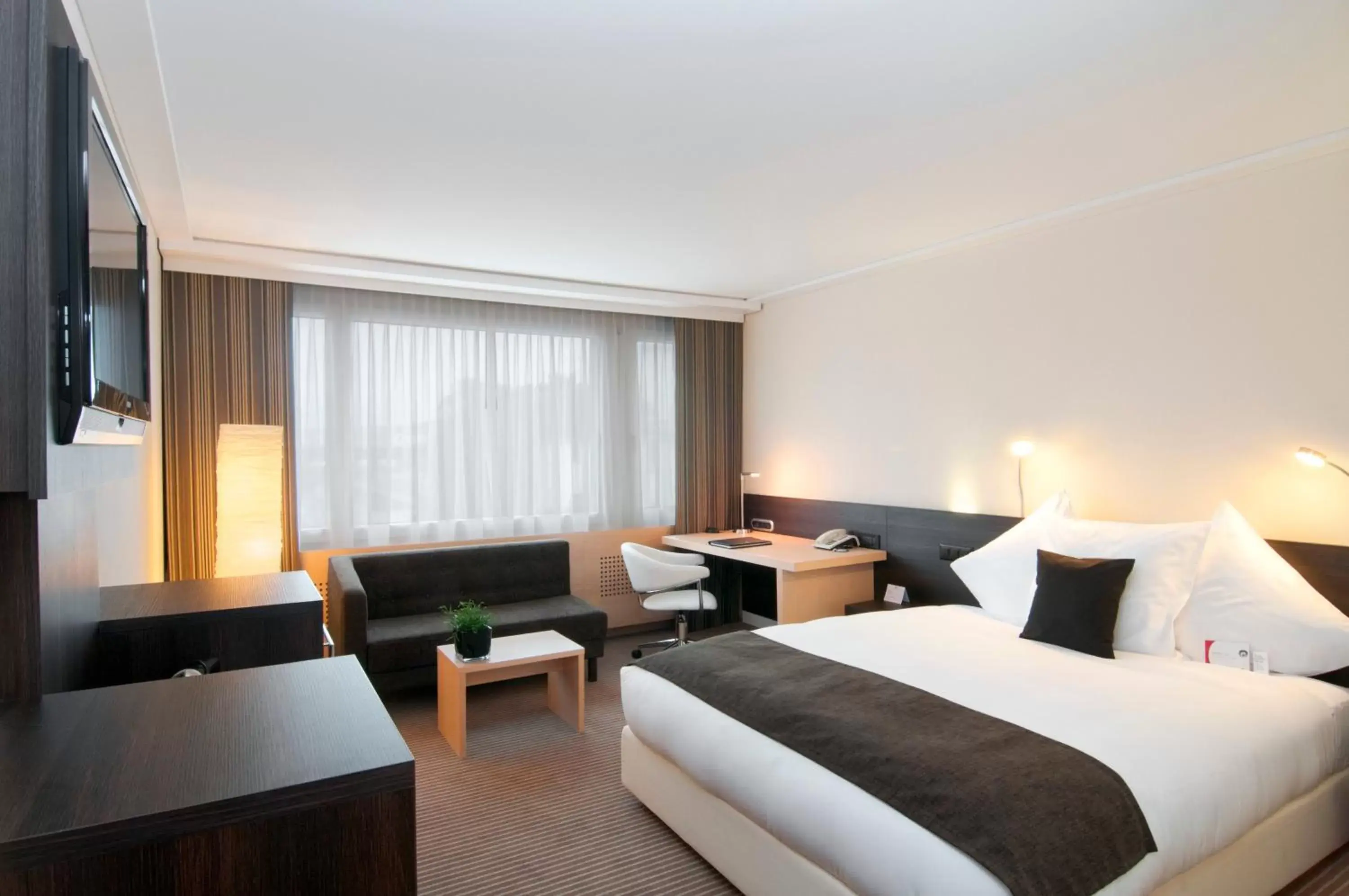 Photo of the whole room in Crowne Plaza Zürich, an IHG Hotel