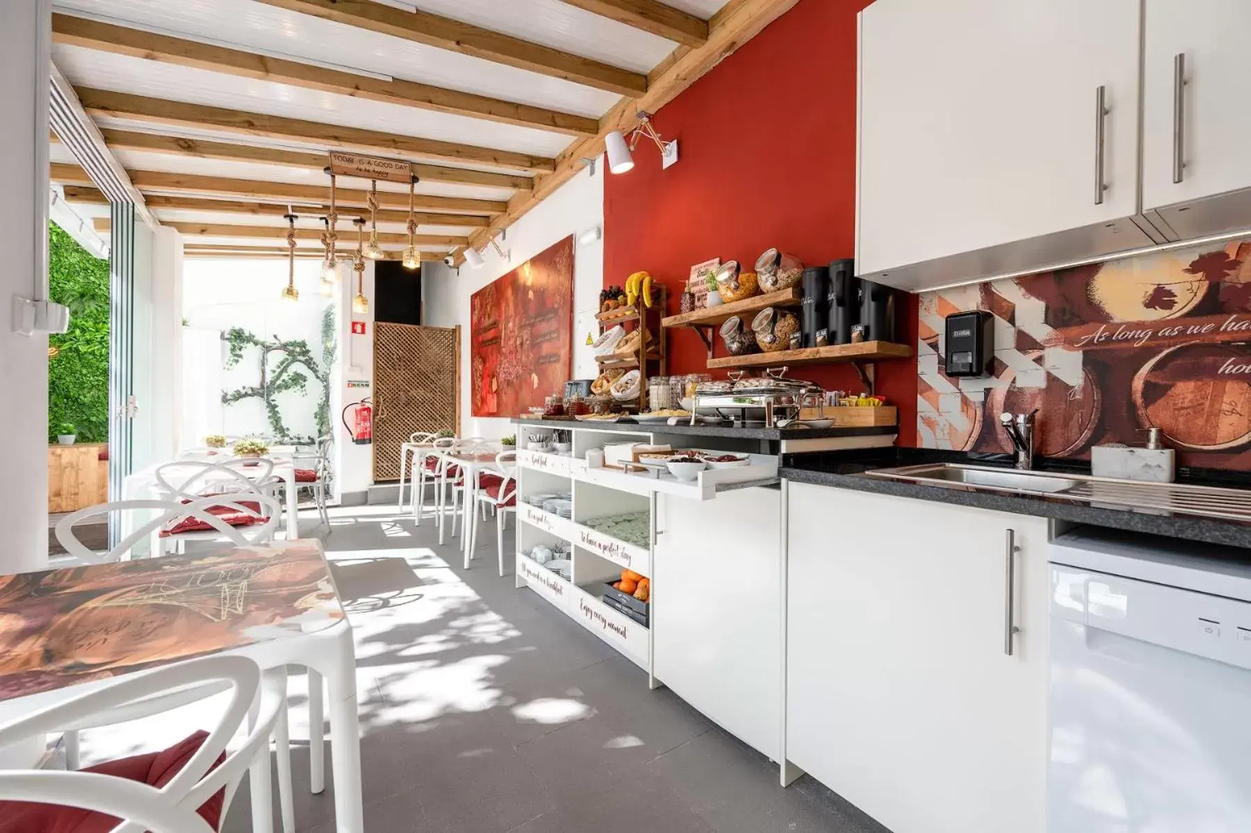 Continental breakfast, Kitchen/Kitchenette in Lisbon Wine House - Rooms & Suites