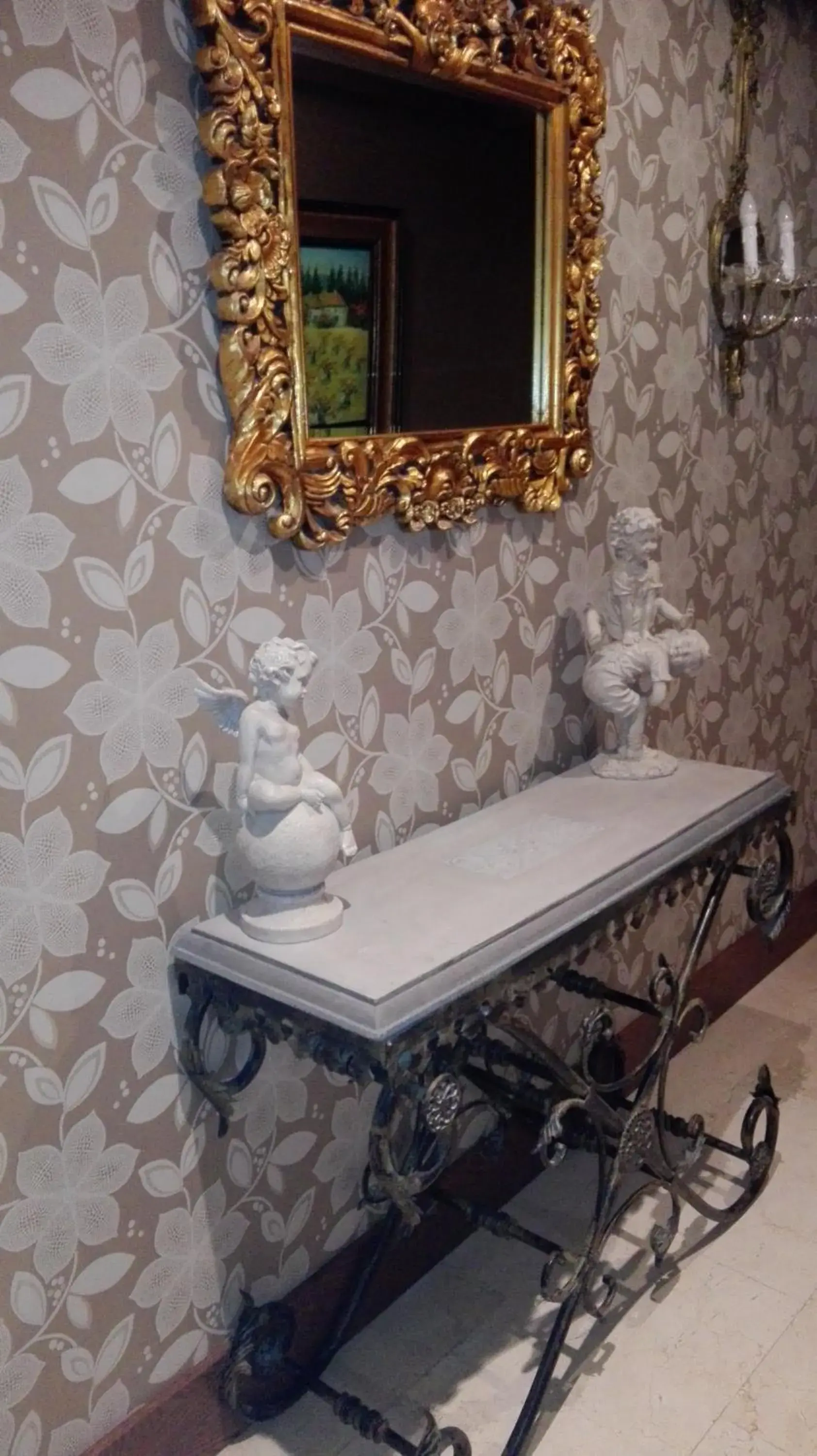 Decorative detail, Bathroom in Hotel Los Braseros