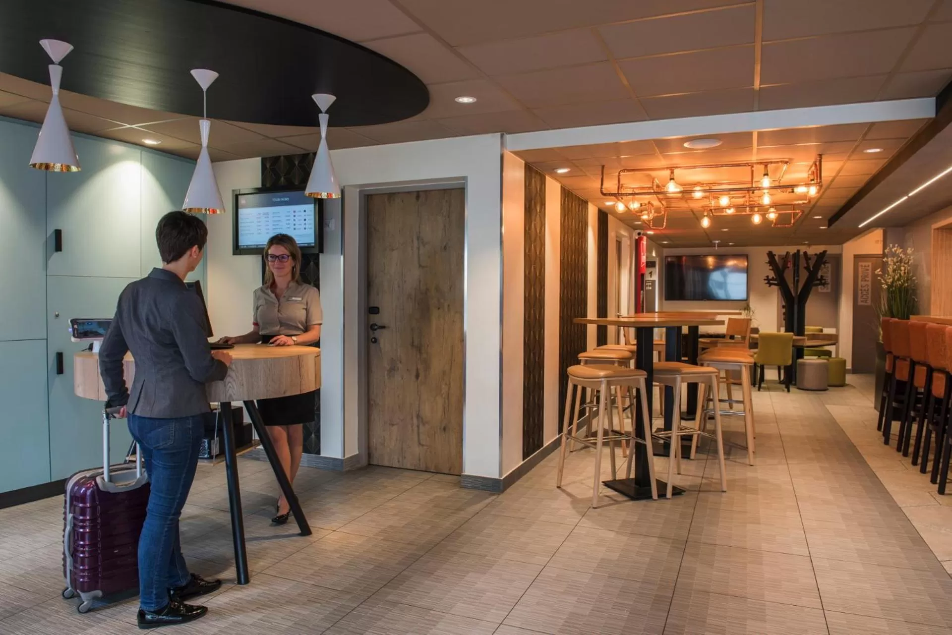 Lobby or reception in ibis Tours Nord