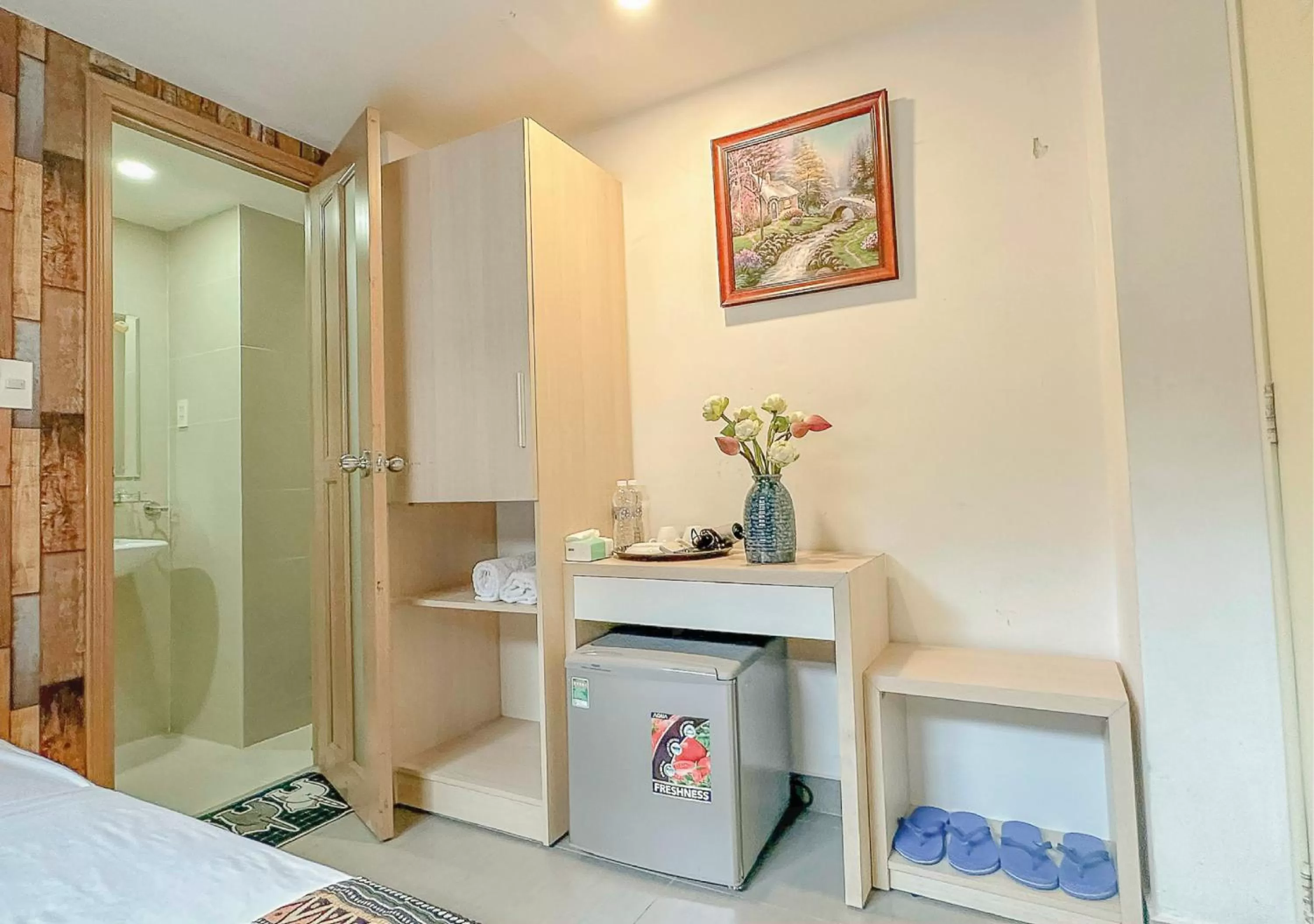 Photo of the whole room in Galaxy Boutique Sai Gon Central Hotel