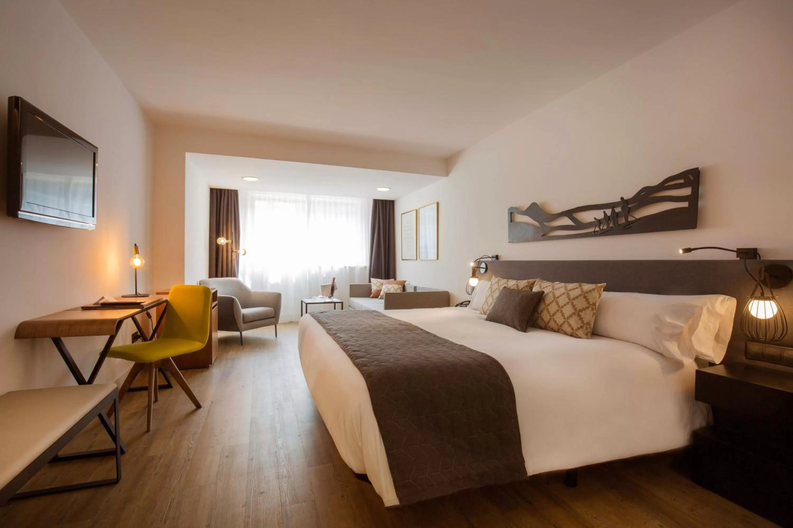 Photo of the whole room, Bed in Yomo Centric