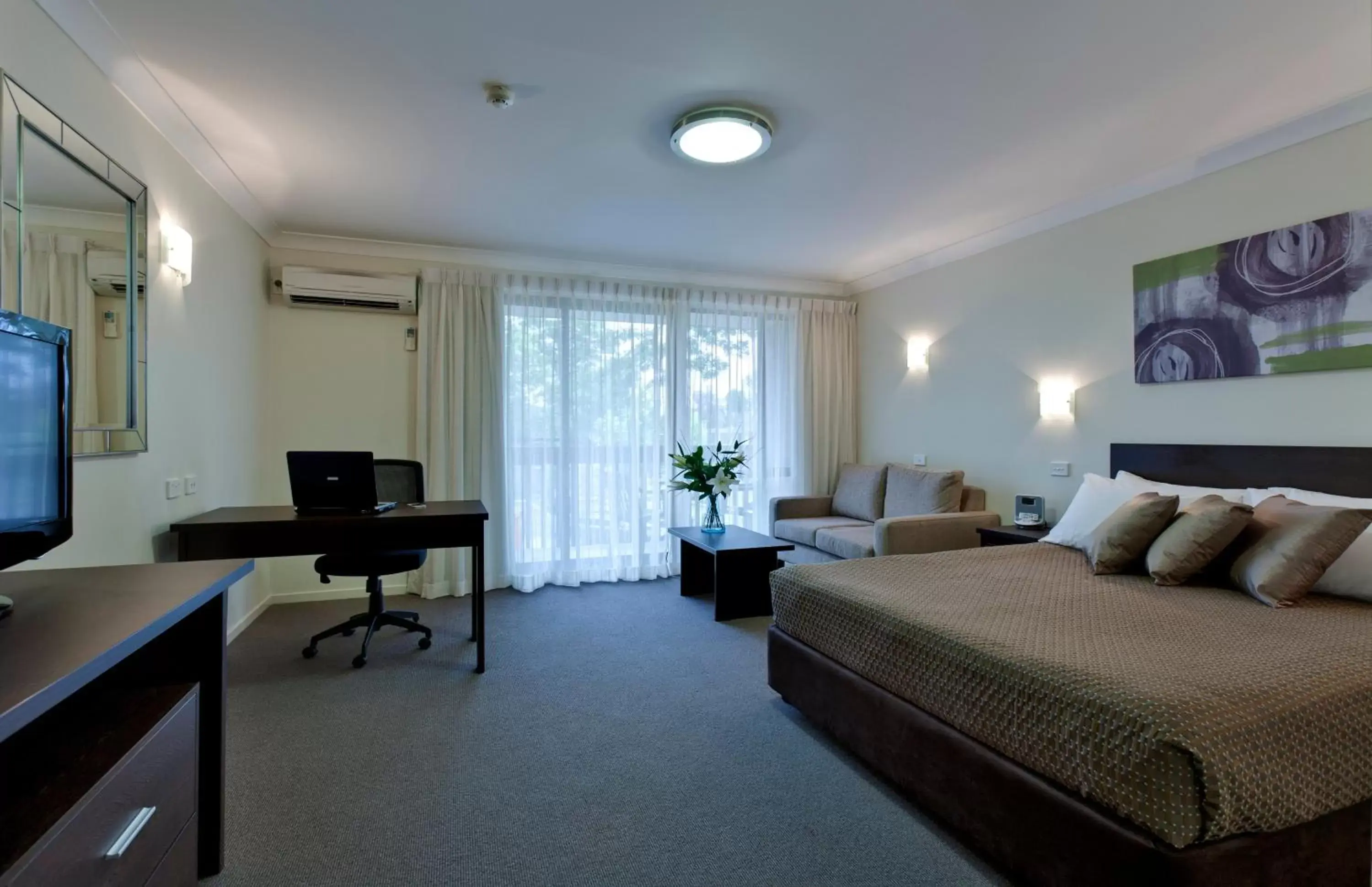 Photo of the whole room in ibis Styles Canberra Tall Trees Hotel