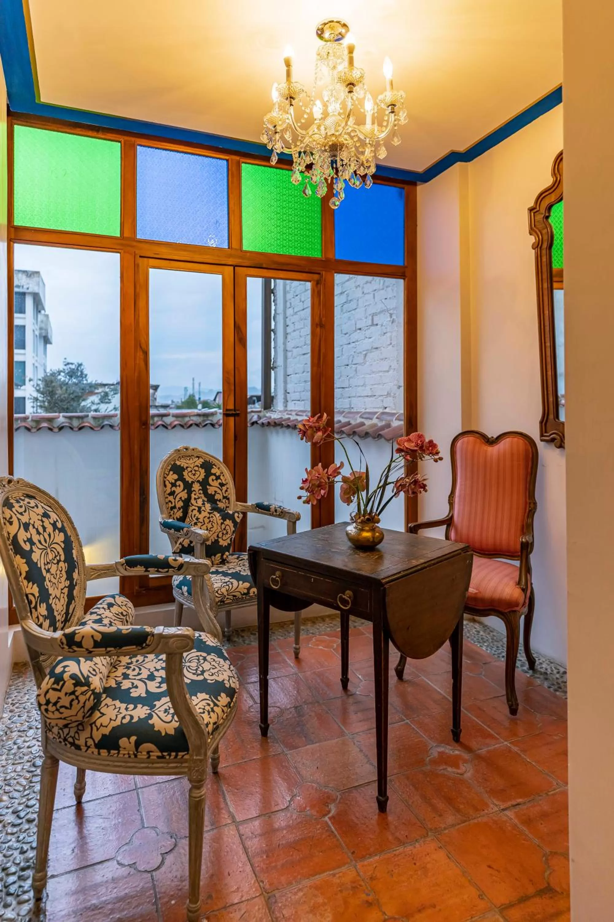 Living room in Hotel Azul de la Plaza by Chat Noir