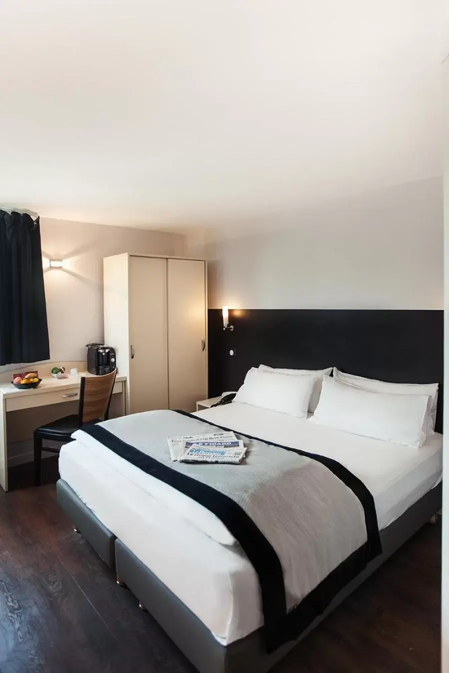 Bedroom, Bed in Hôtel l'Amandier