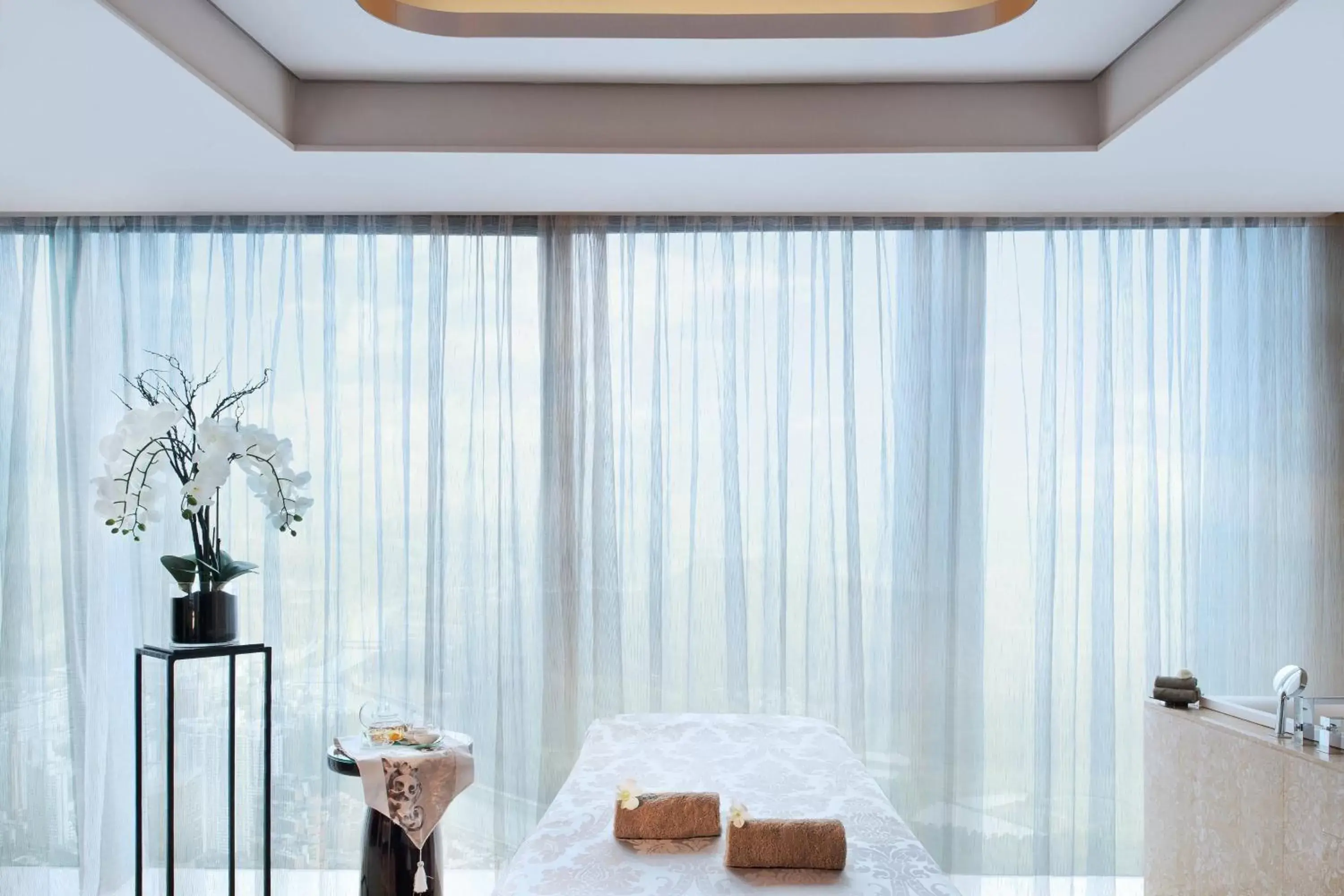 Spa and wellness centre/facilities, Bed in The St. Regis Shenzhen