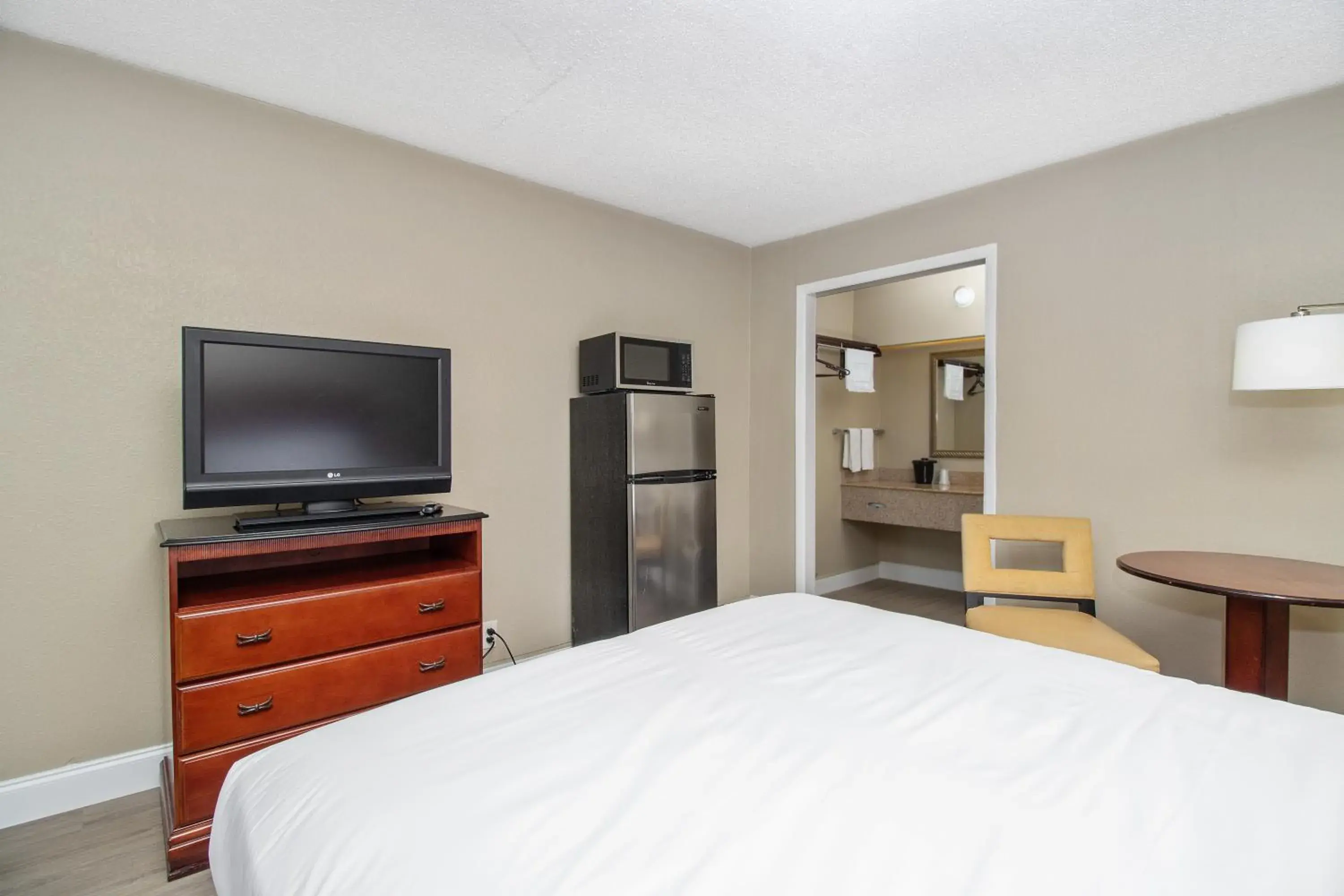 Bed in Stayable Suites Lakeland