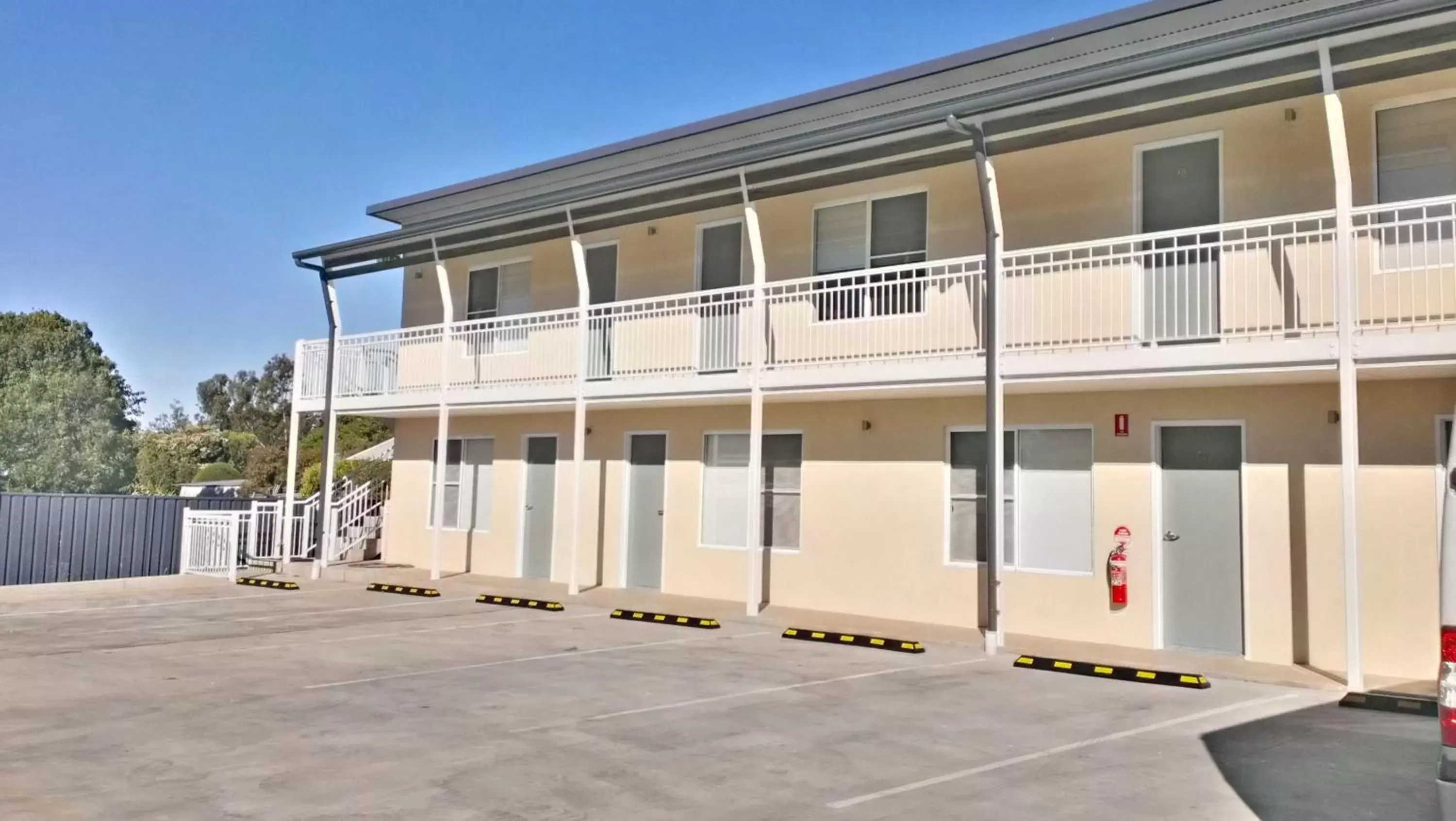 Facade/entrance, Balcony/Terrace in Gunnedah Lodge Motel