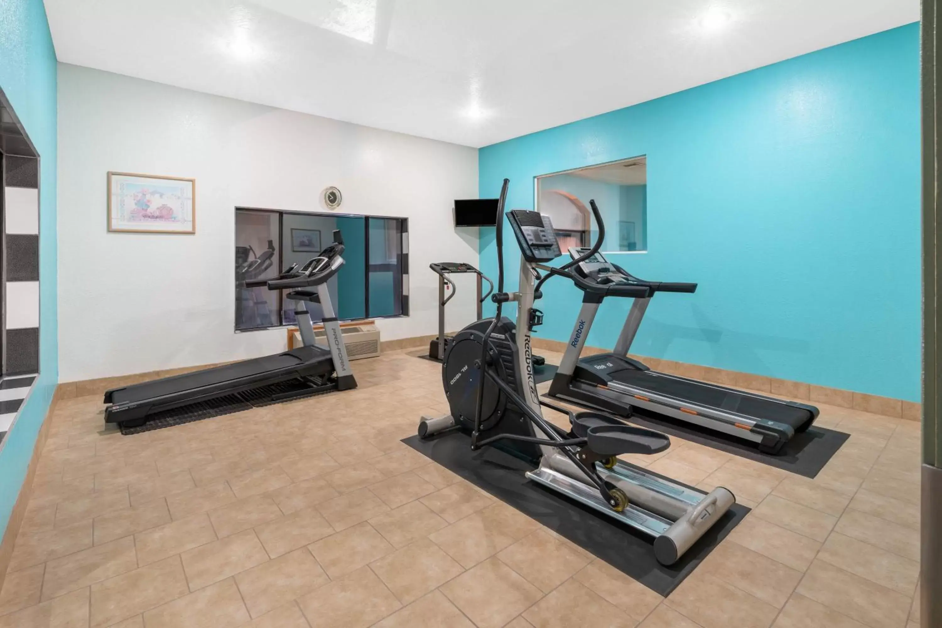 Fitness centre/facilities in Howard Johnson by Wyndham Holbrook Fitness centre/facilities in Howard Johnson by Wyndham Holbrook