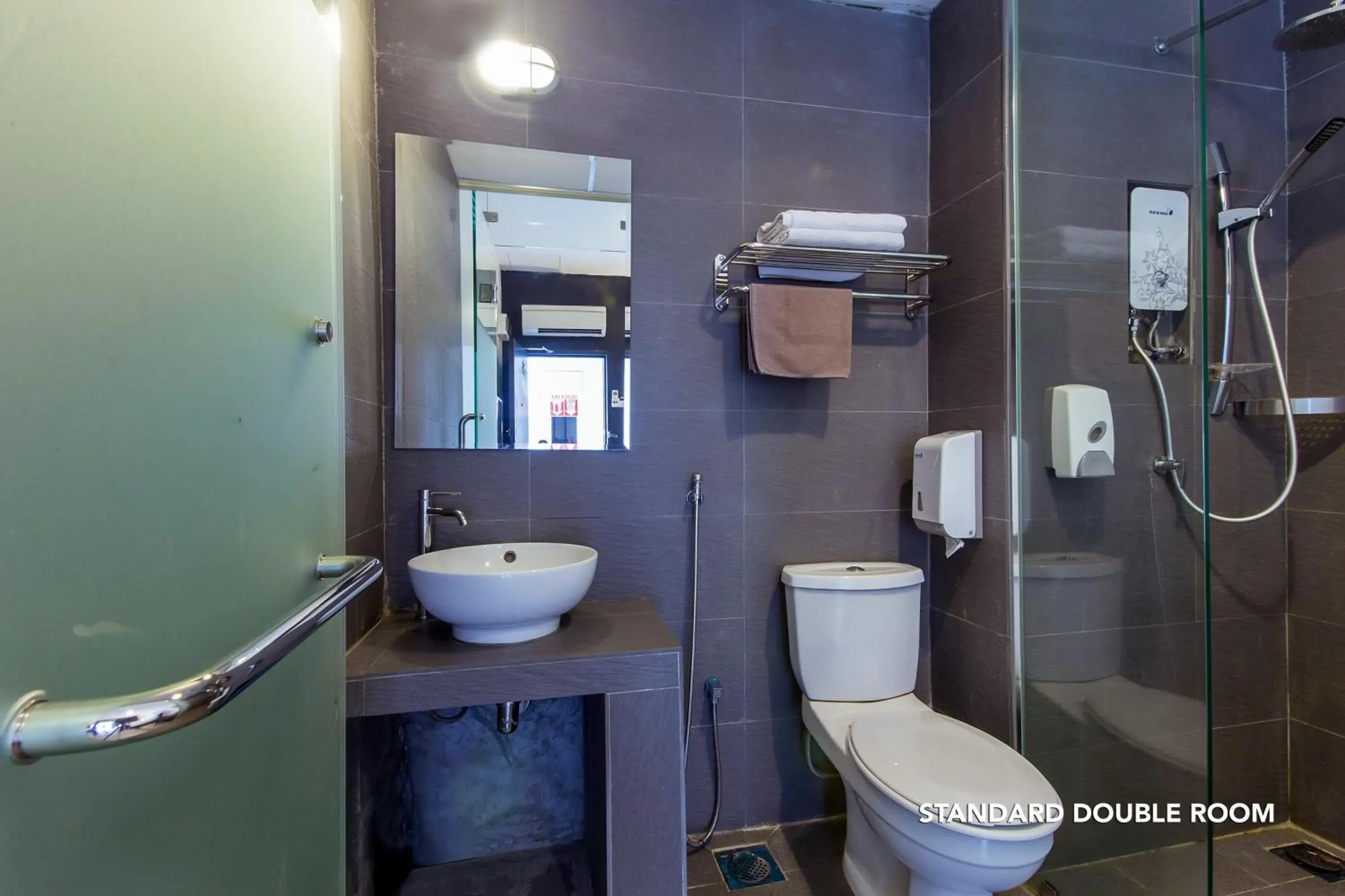Bathroom in Ceria Hotel
